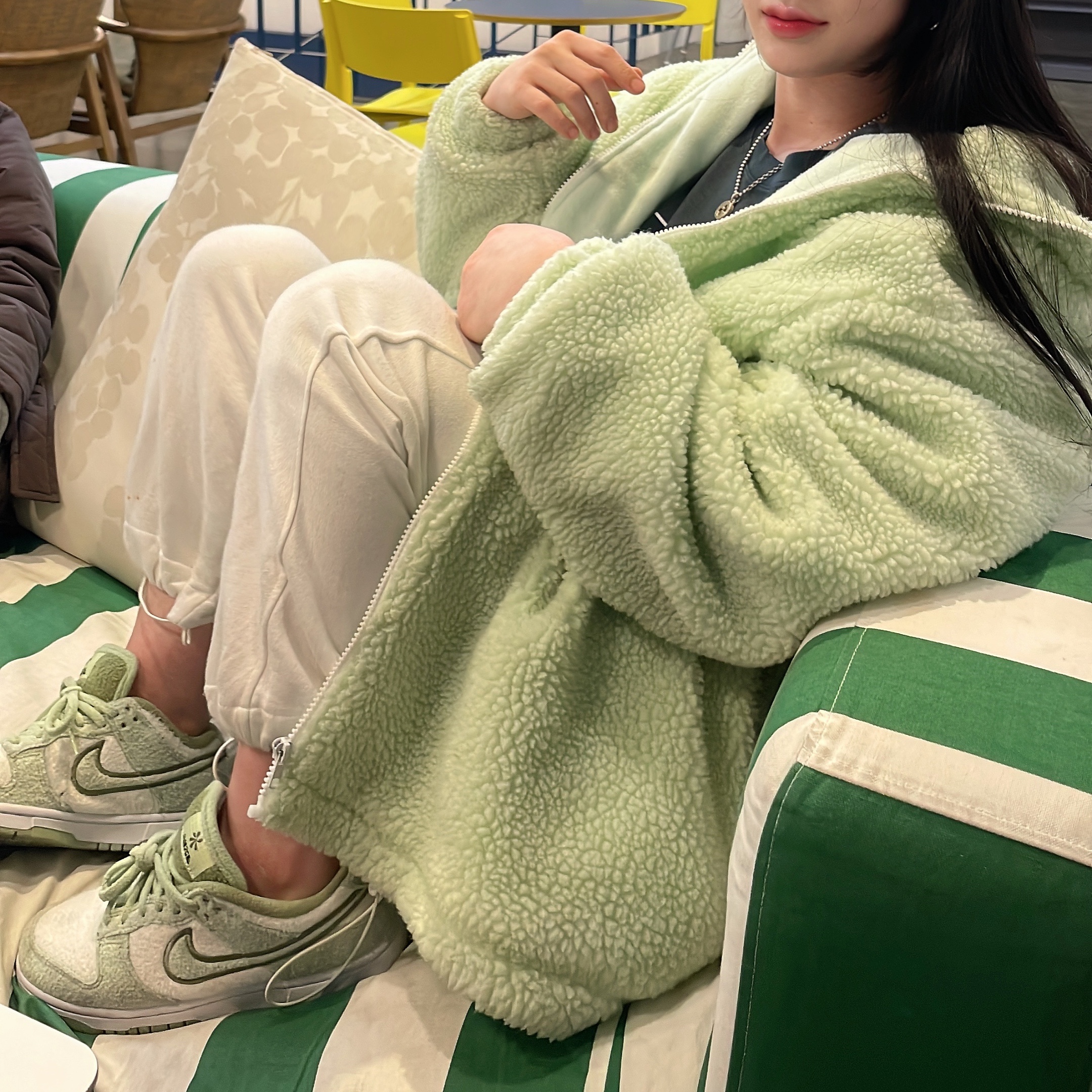 (W) Nike Dunk Low SE Honeydew Phantom 착용 스타일