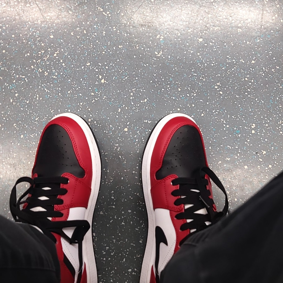 Jordan 1 Mid Chicago Black Toe 착용 스타일