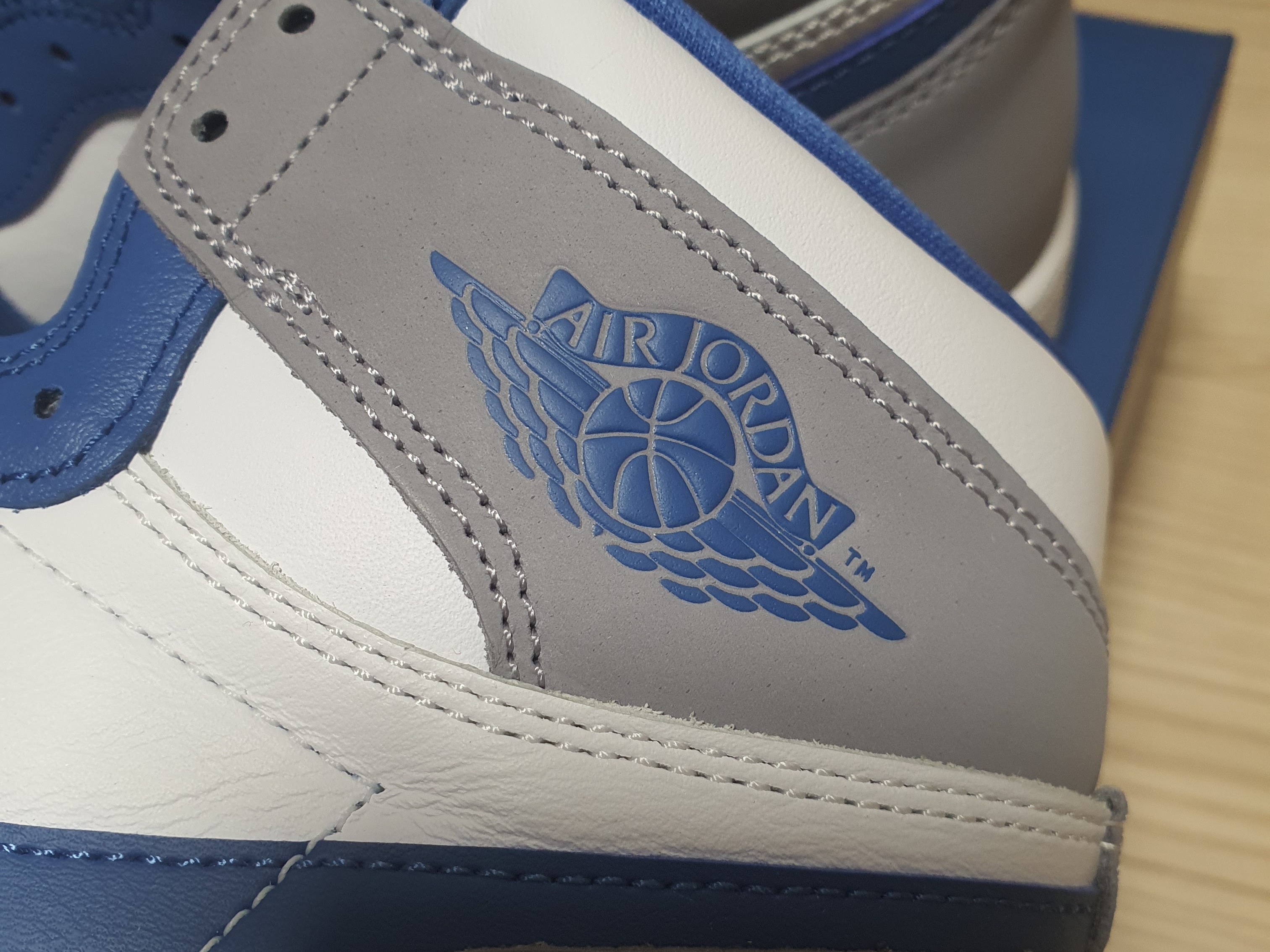 Jordan 1 Retro High OG True Blue 착용 스타일 - 3