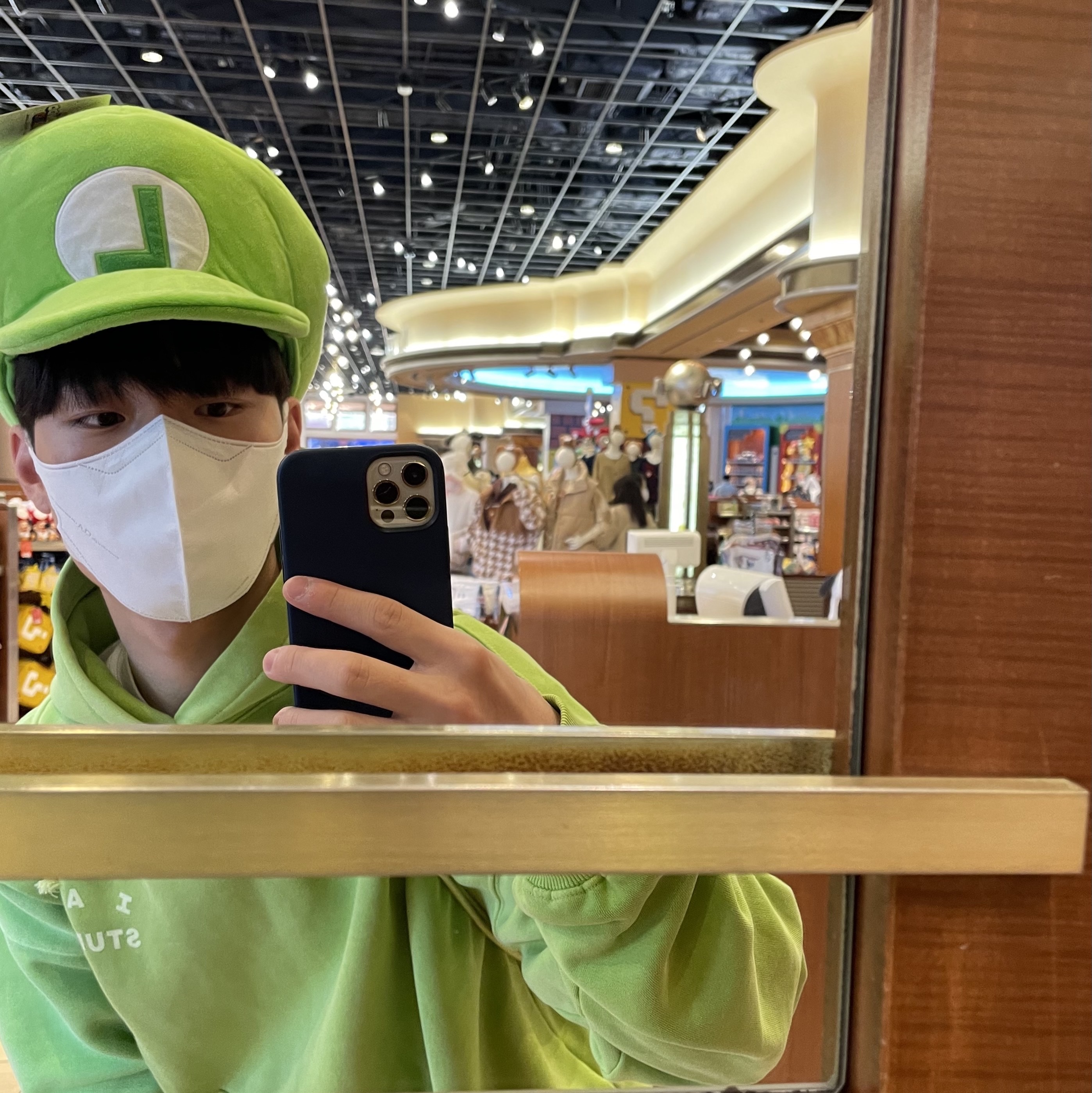 IAB Studio Pigment Hoodie & Sack Apple Green 착용 스타일 - 1