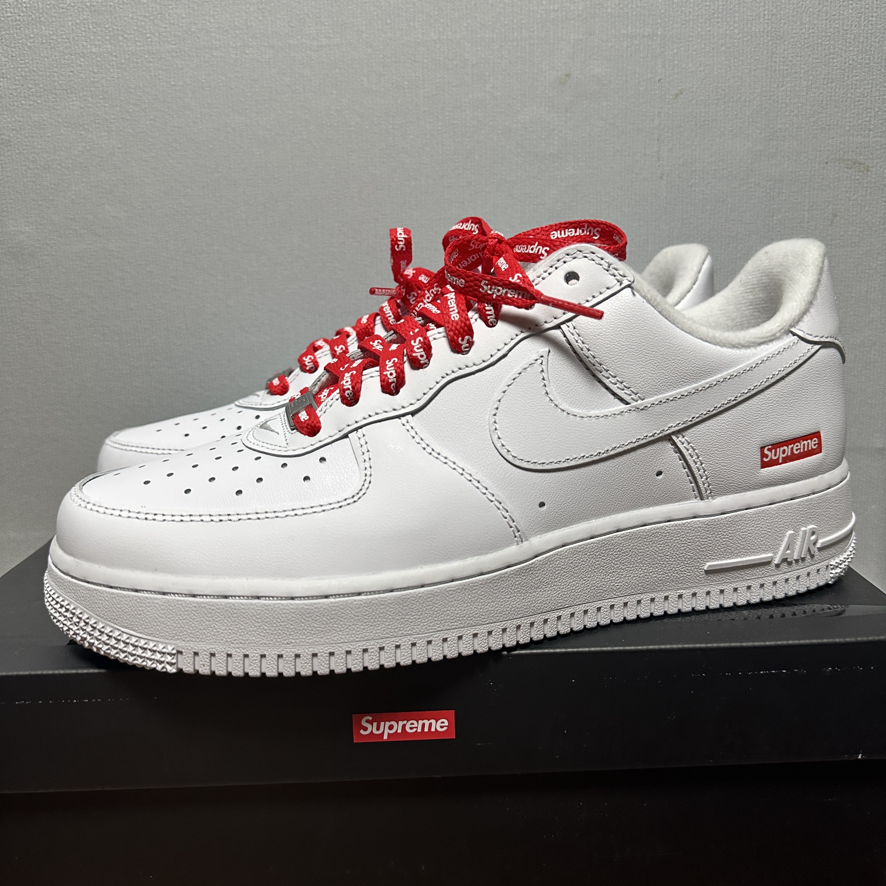 Nike x Supreme Air Force 1 Low White 착용 스타일