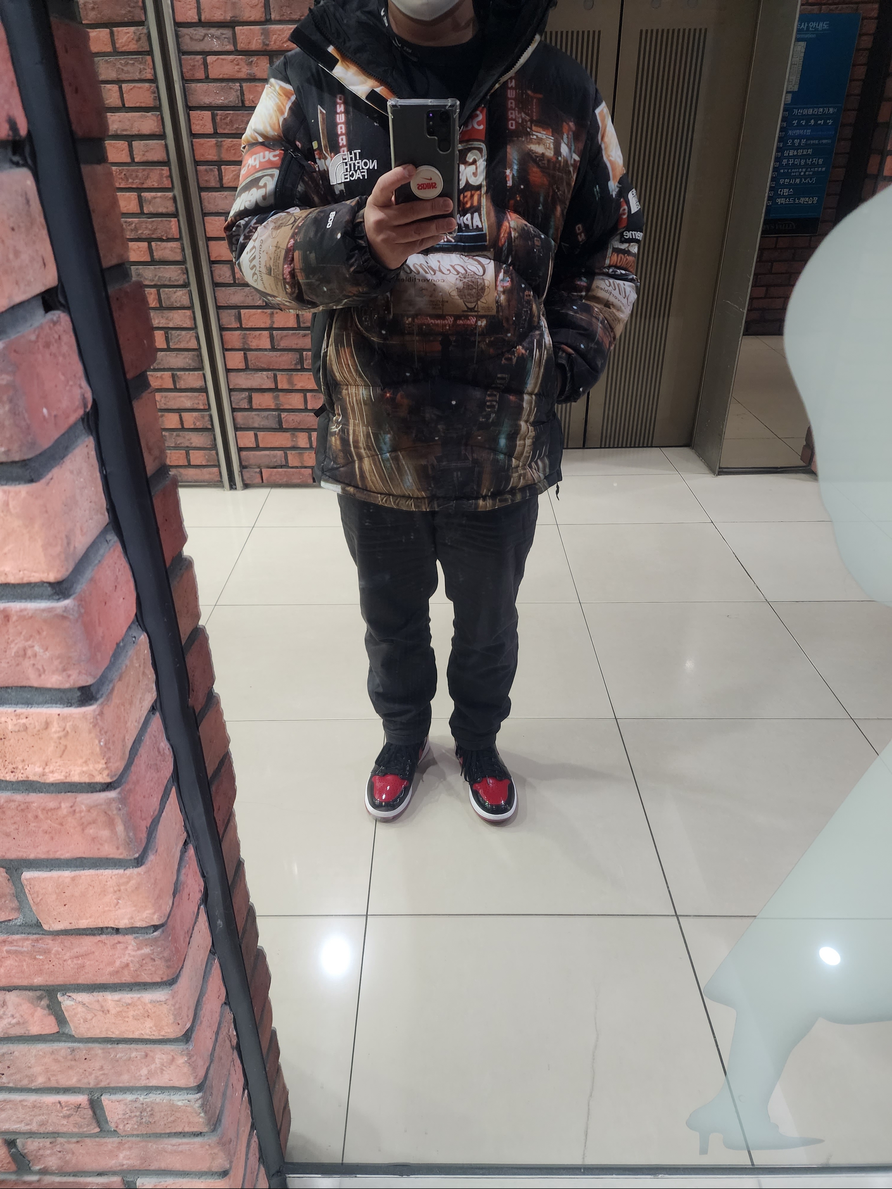 Supreme x The North Face 800-Fill Half Zip Hooded Pullover Times Square - 22FW, Jordan 1 Retro High OG Patent Bred 착용 스타일 - 1