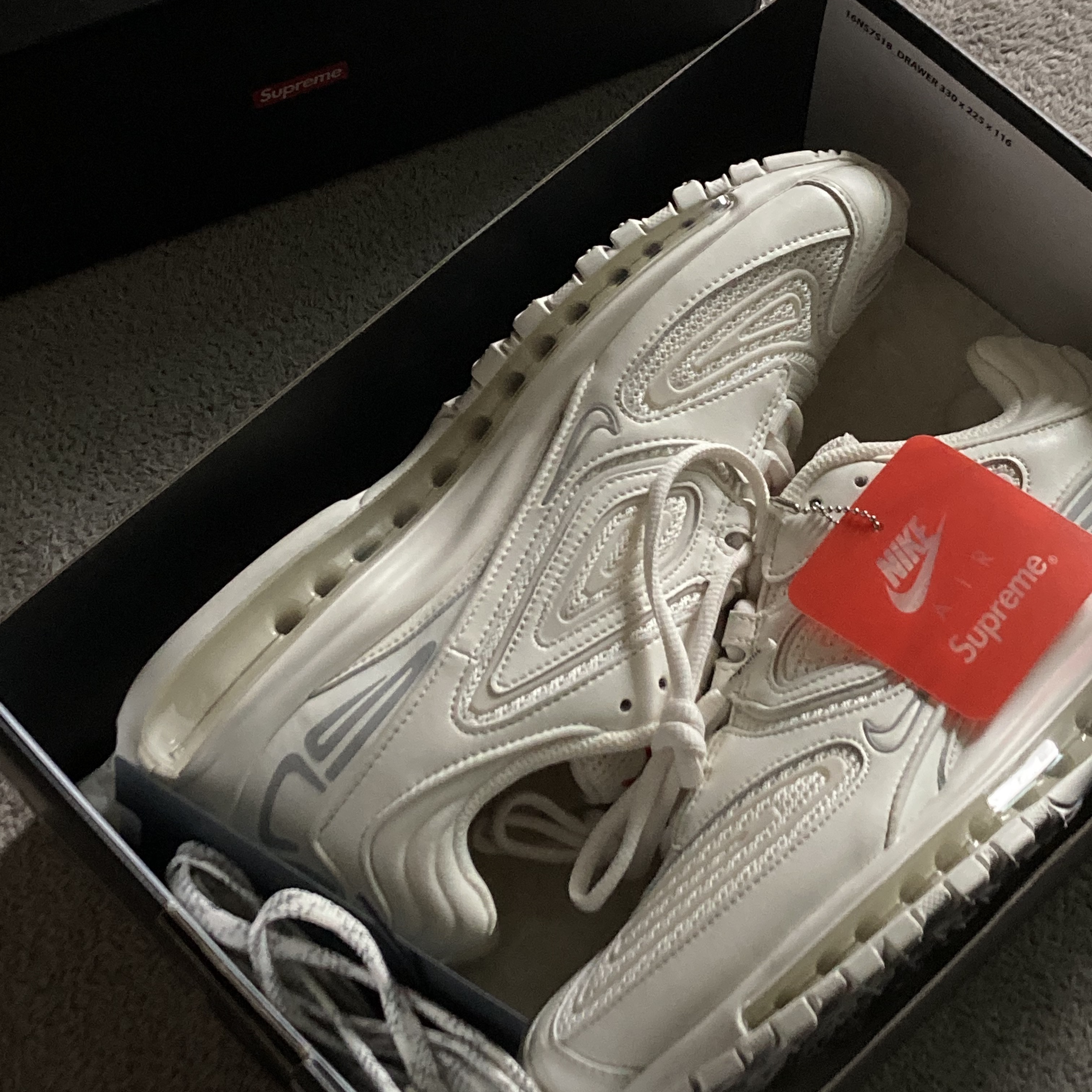 Nike x Supreme Air Max 98 TL White 착용 스타일 - 1