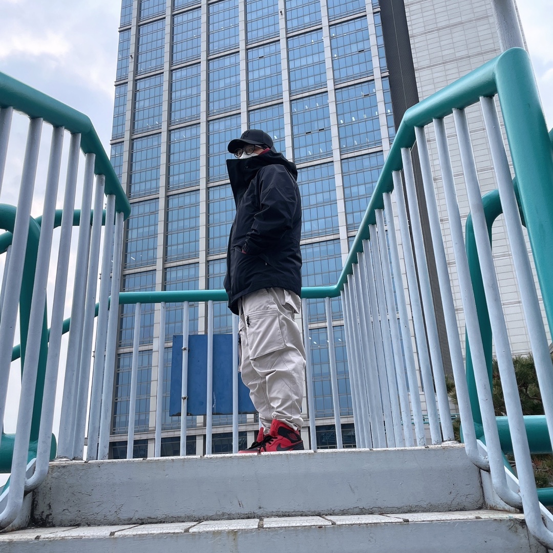 Nike ACG Woven Cargo Pants Moon Particle - US/EU 착용 스타일 - 1