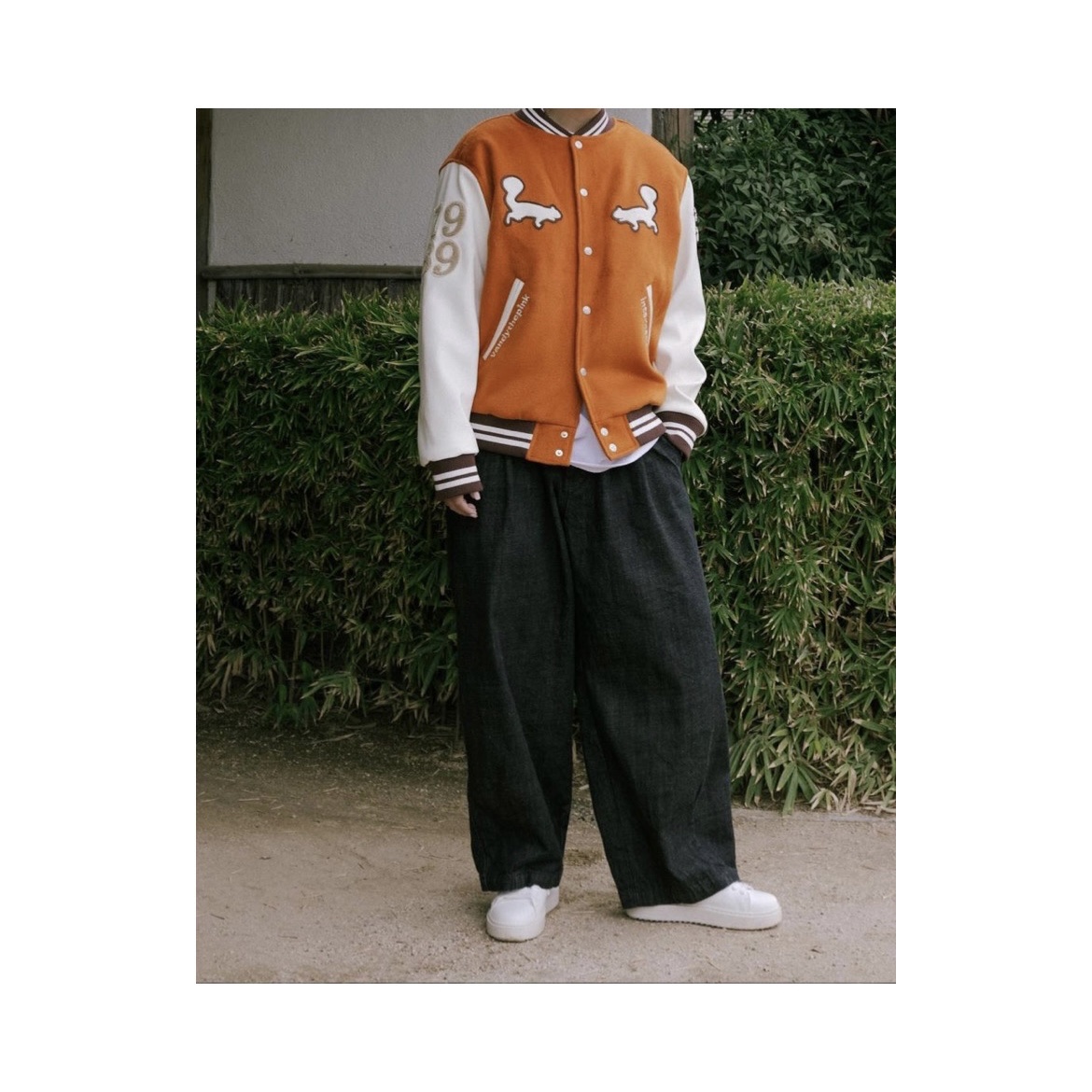 Vandy The Pink Bonsai Varsity Jacket 착용 스타일 - 3
