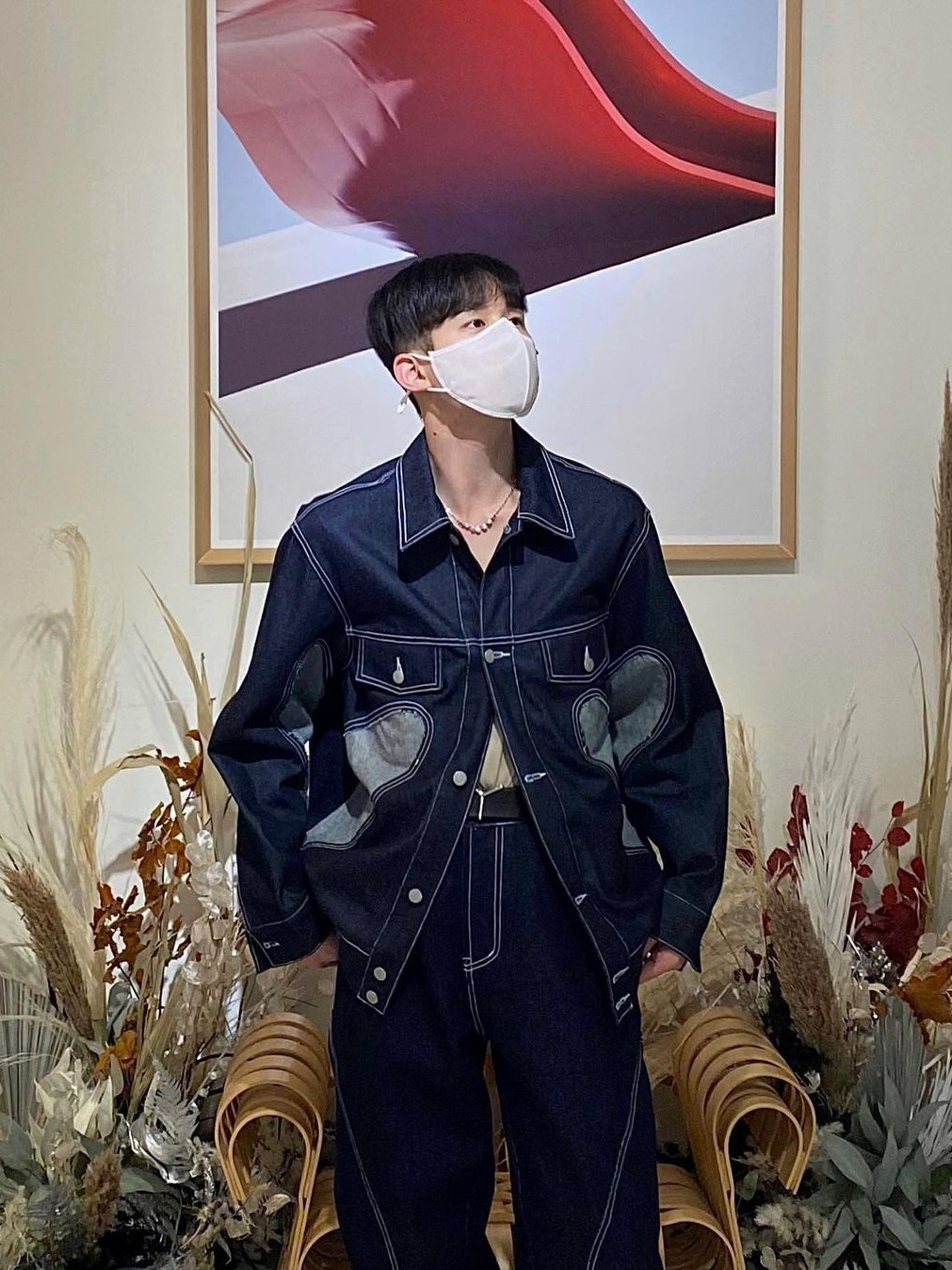 Typing Mistake Love Trucker Jacket Indigo - 22FW, Typing Mistake Curved Line Wide Denim Pants Deep Indigo - 22FW 착용 스타일 - 1