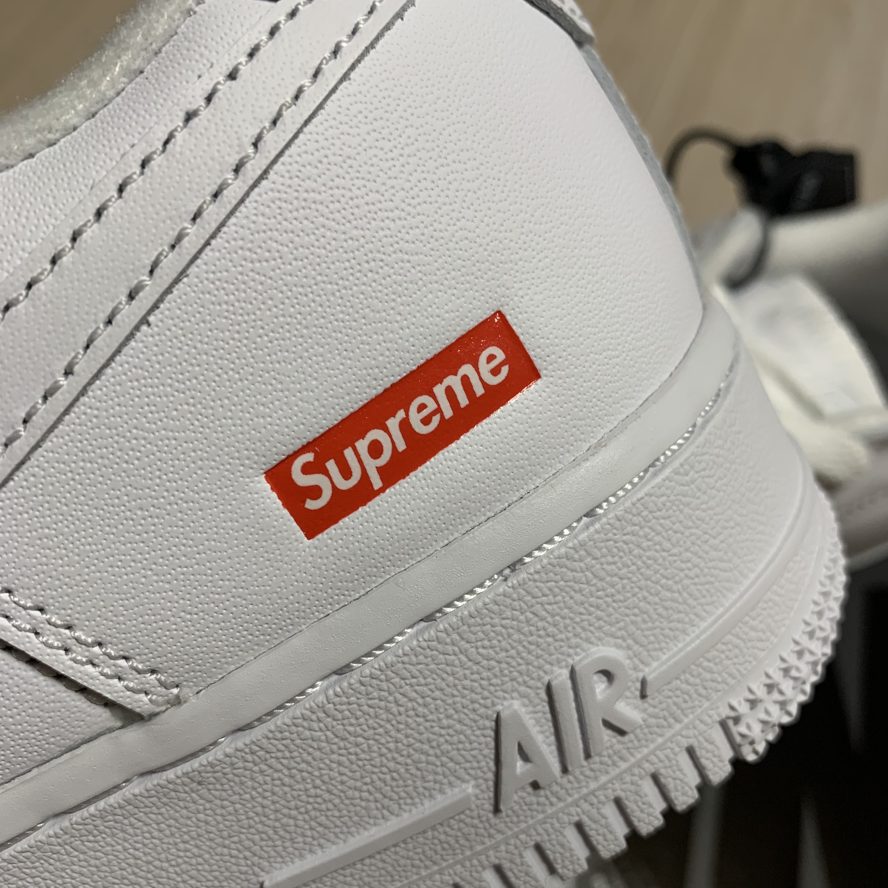 Nike x Supreme Air Force 1 Low White 착용 스타일 - 2
