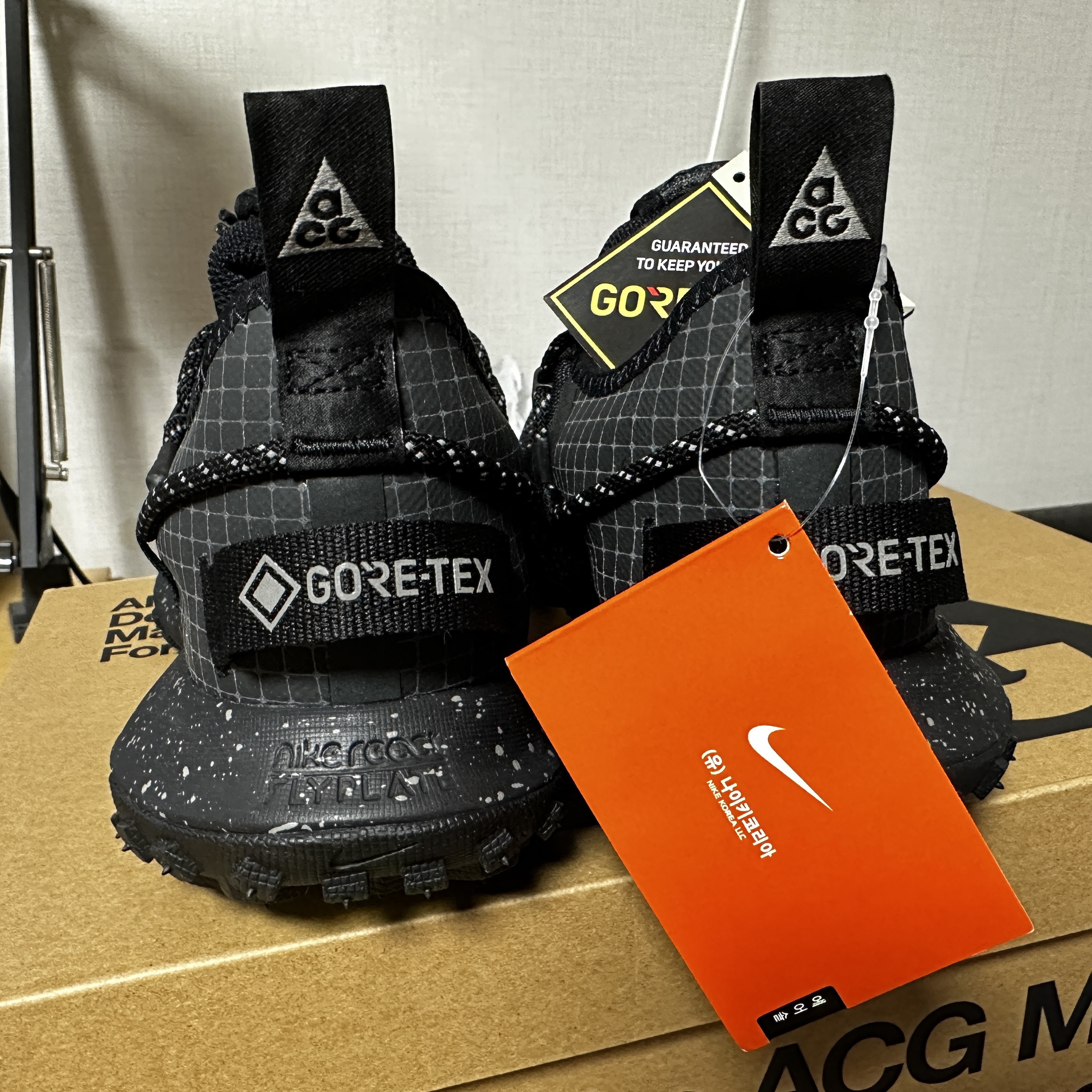 Nike ACG Mountain Fly Low Gore-Tex SE Dark Smoke Grey, Nike ACG Trail Pants Dark Smoke Grey - Asia 착용 스타일 - 3