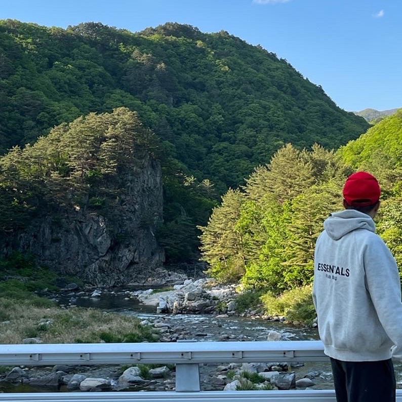 Essentials The Core Collection Hoodie Light Oatmeal 착용 스타일