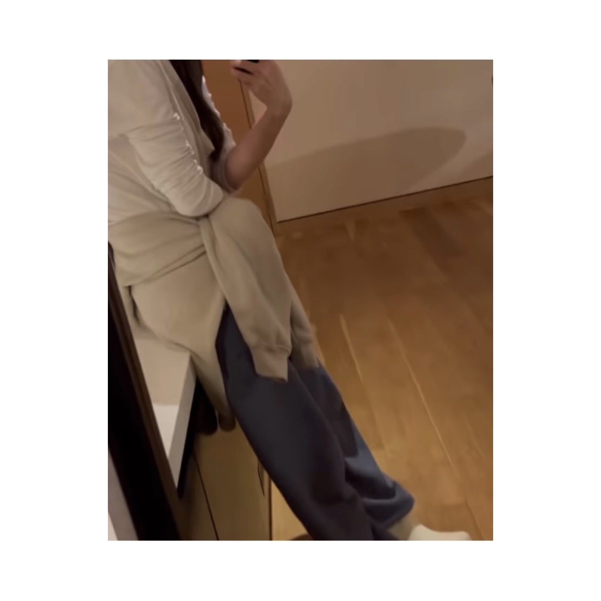 (W) Bottega Veneta Puddle Ankle Boots Sea Salt 착용 스타일 - 3