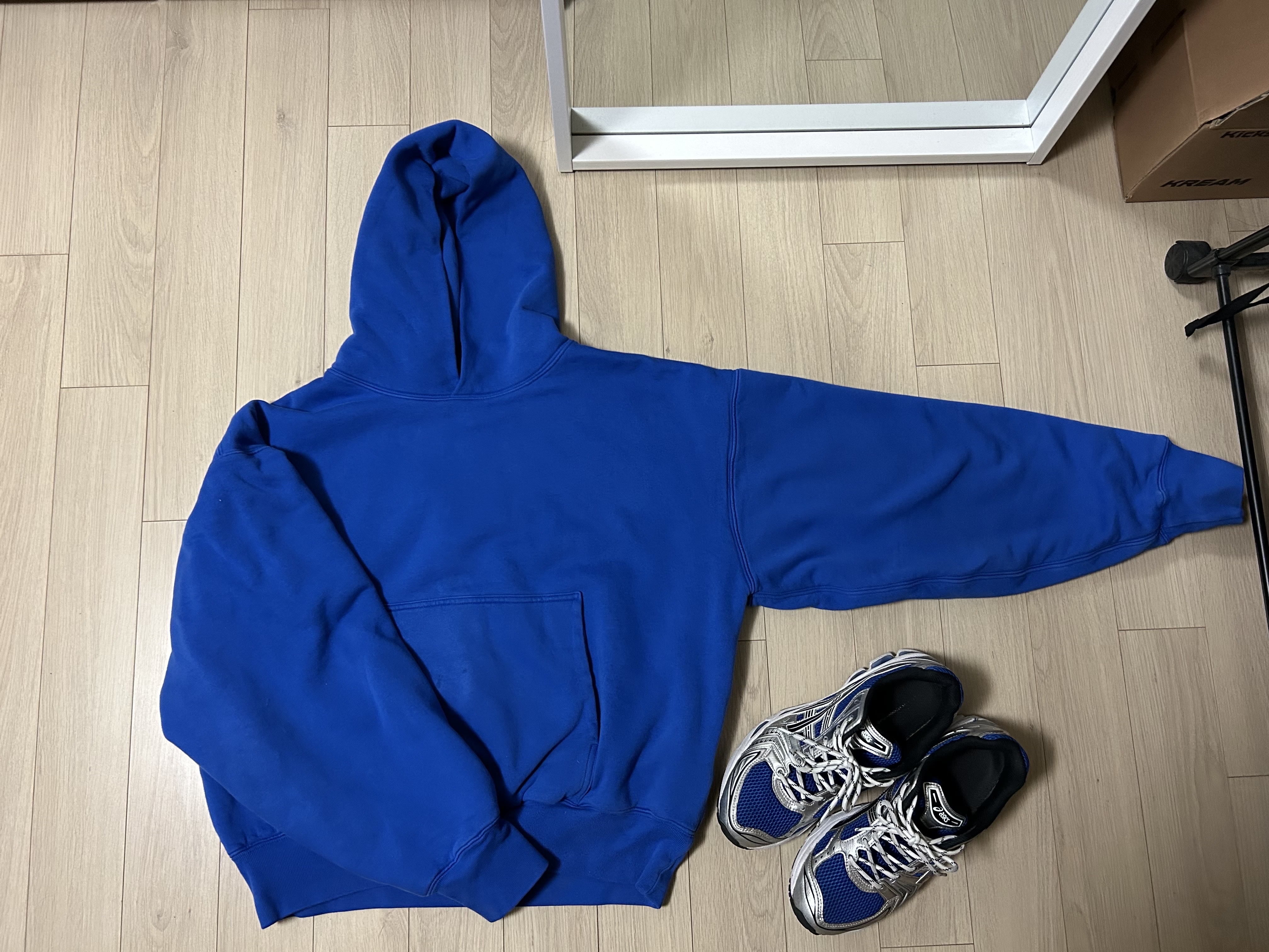 Asics Gel-Kayano 14 Monaco Blue Black, Yeezy Gap Hoodie Blue 착용 스타일 - 4