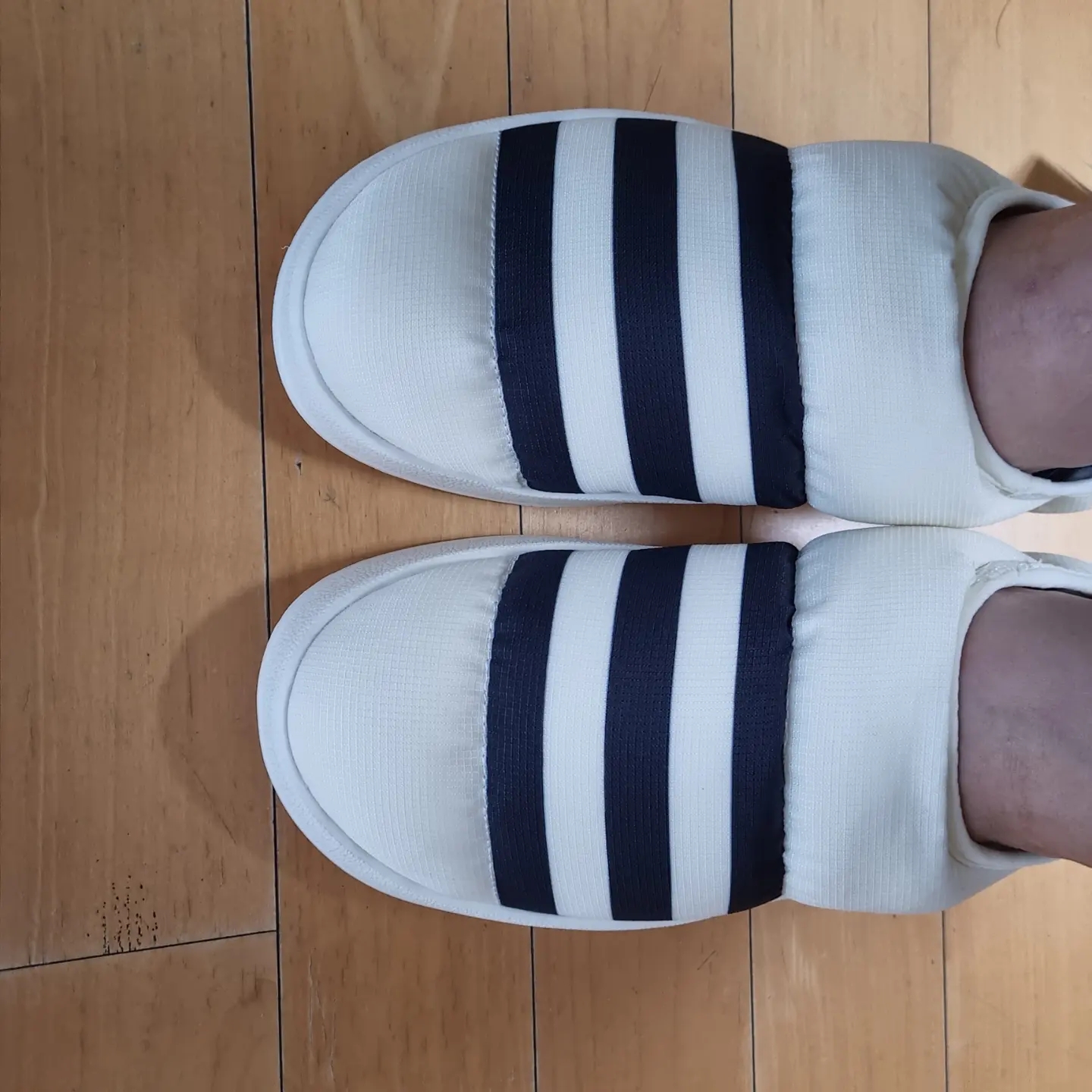 Adidas Puffylette Off White 착용 스타일