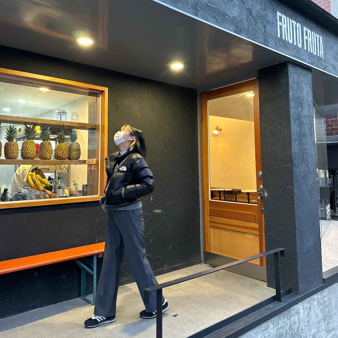 (W) The North Face Nuptse Short Jacket Black, Adidas City Marathon PT Core Black 착용 스타일