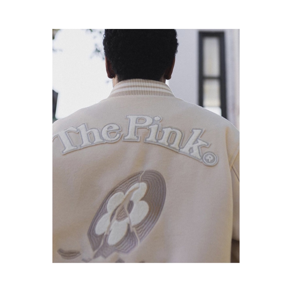 Vandy The Pink Lost and Found Varsity Jacket 착용 스타일 - 4