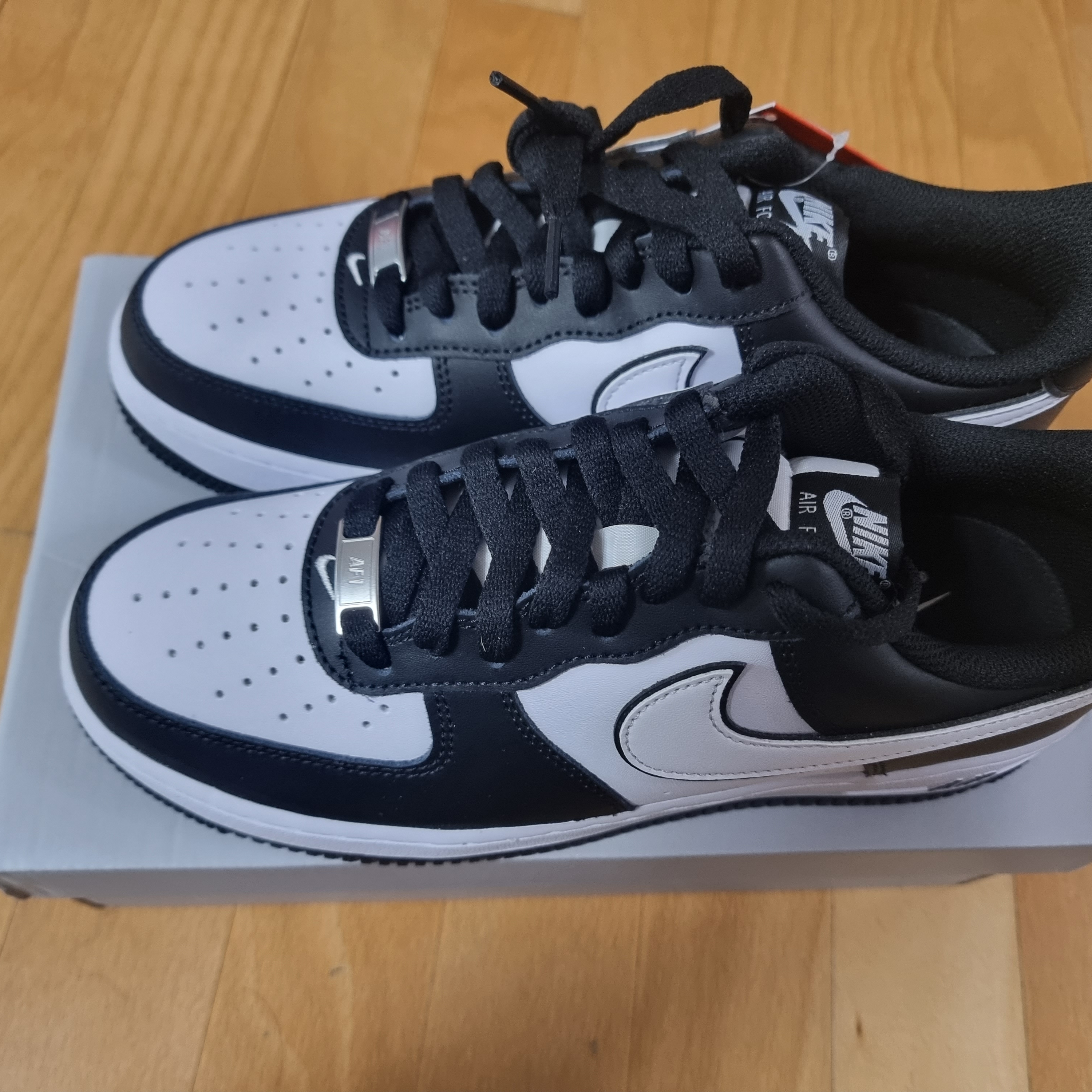 Nike Air Force 1 '07 Black White 착용 스타일 - 1