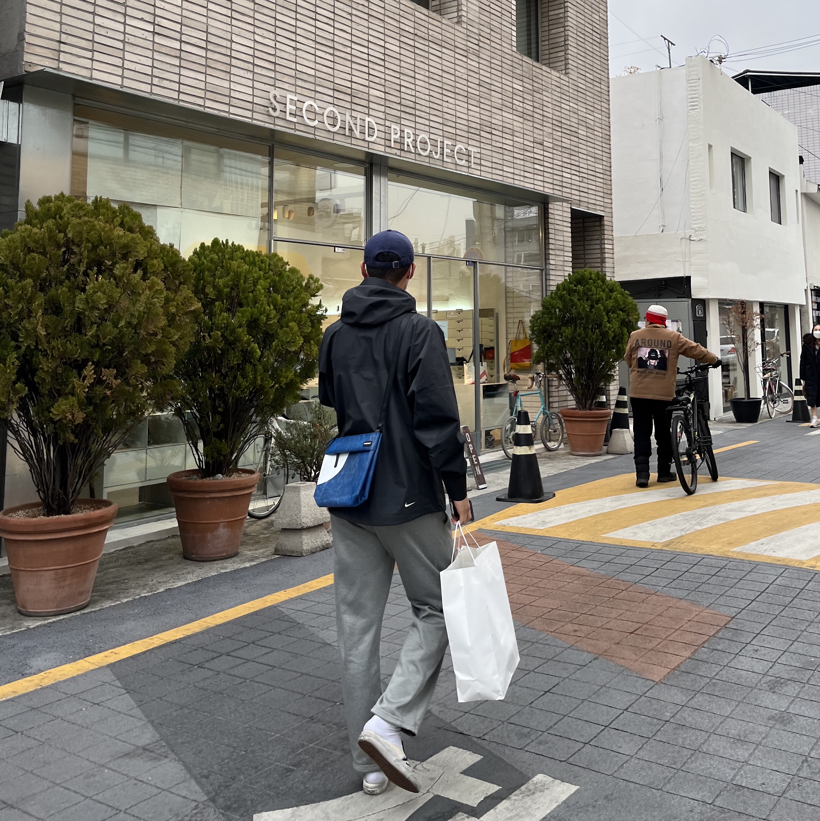 Nike ACG Storm-Fit ADV Cascade Rains Full Zip Shell Jacket Off Noir - Asia, Apple AirPods Max Lightning Space Gray (Korean Ver.) 착용 스타일 - 1
