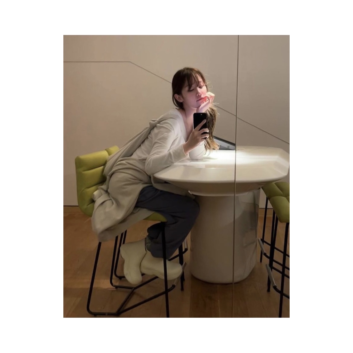 (W) Bottega Veneta Puddle Ankle Boots Sea Salt 착용 스타일 - 1