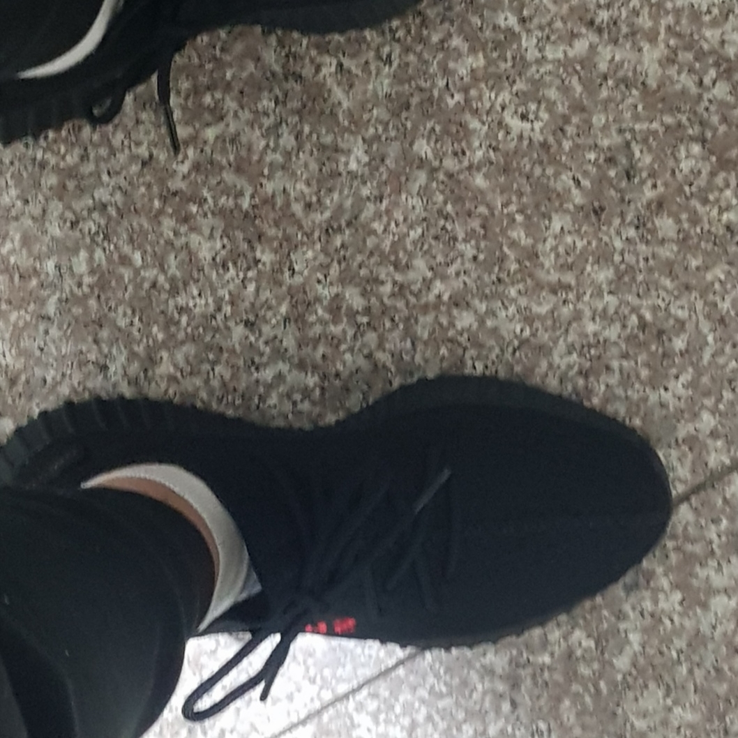 Adidas Yeezy Boost 350 V2 Black Red 2020 착용 스타일