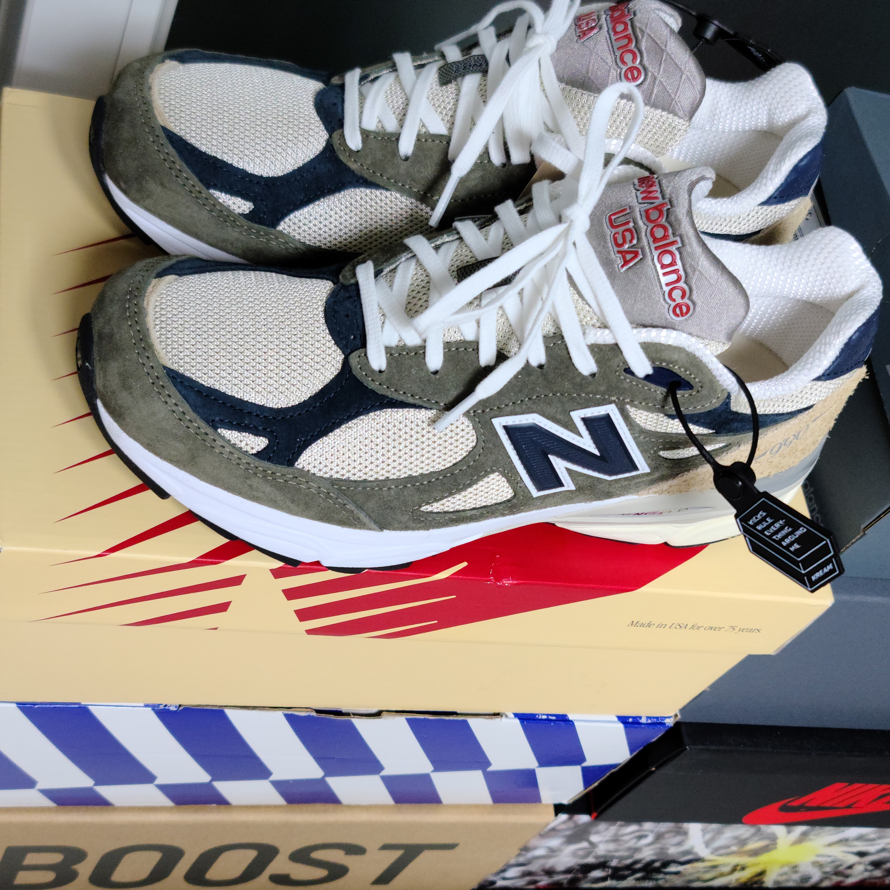 New Balance 990v3 Made in USA Olive 착용 스타일 - 3