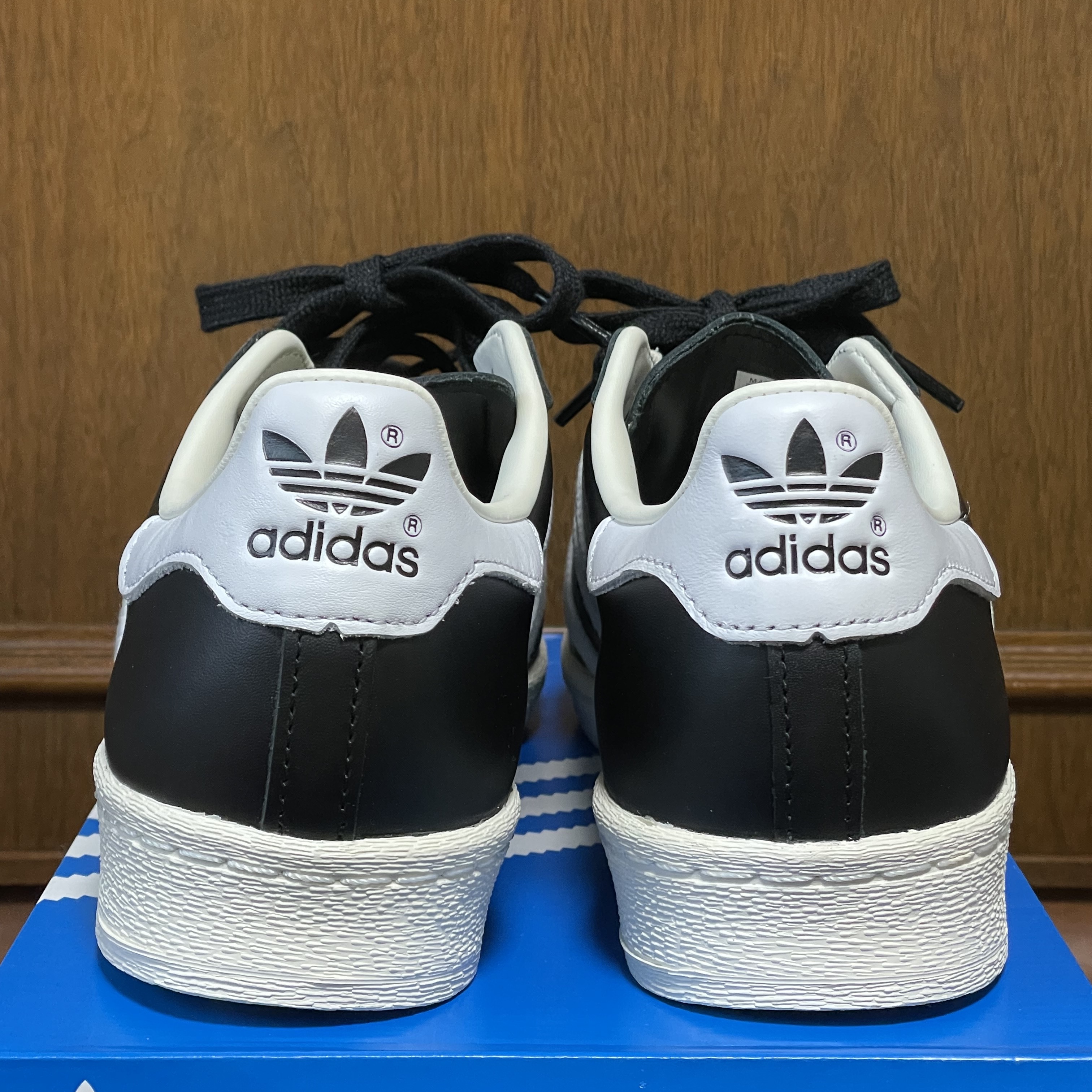 Adidas Superstar 82 FI Core Black 착용 스타일 - 4