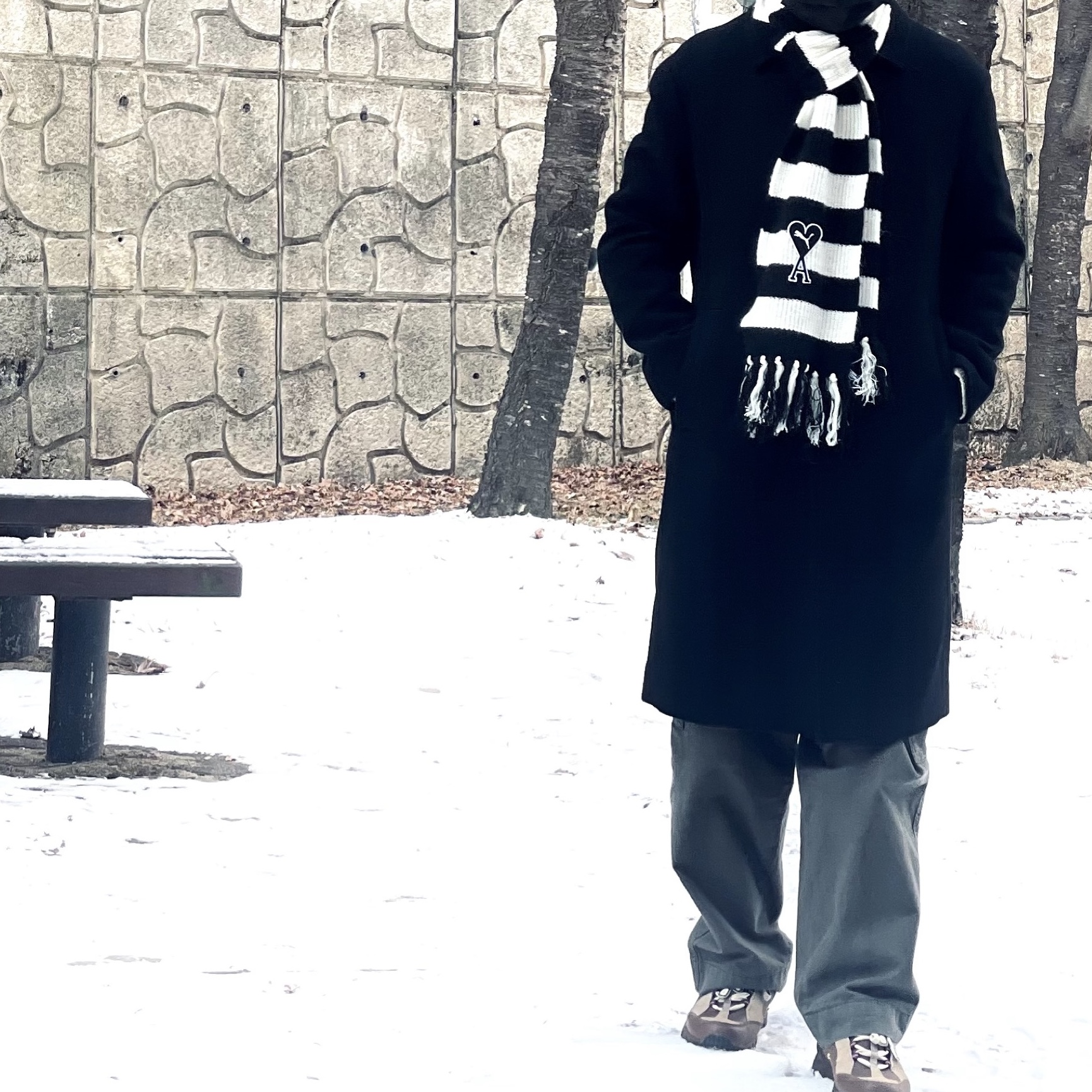Puma x AMI Scarf Black White, Nike x Jacquemus Air Humara LX Ale Brown and Gold 착용 스타일