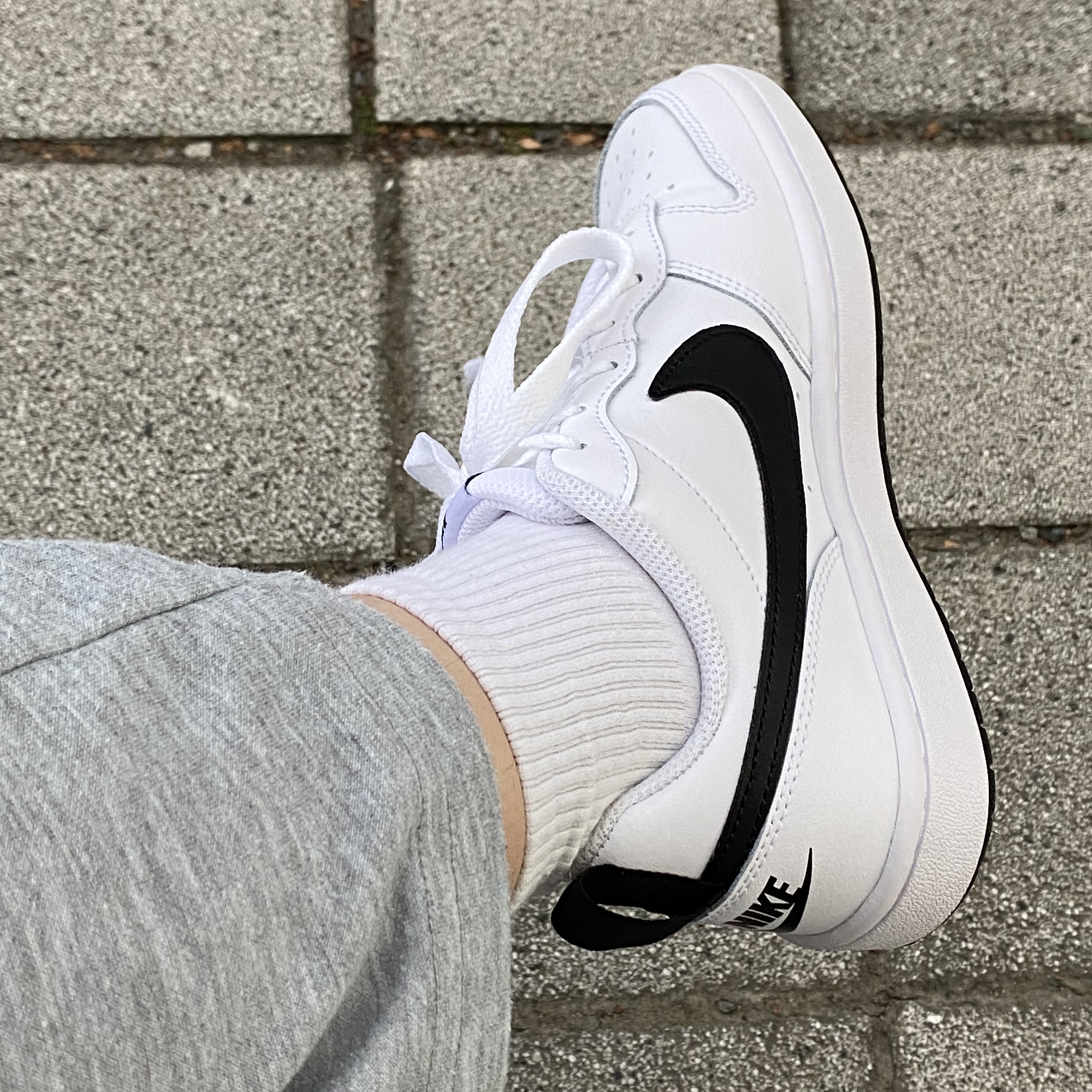 (GS) Nike Court Borough Low 2 White Black 착용 스타일 - 1