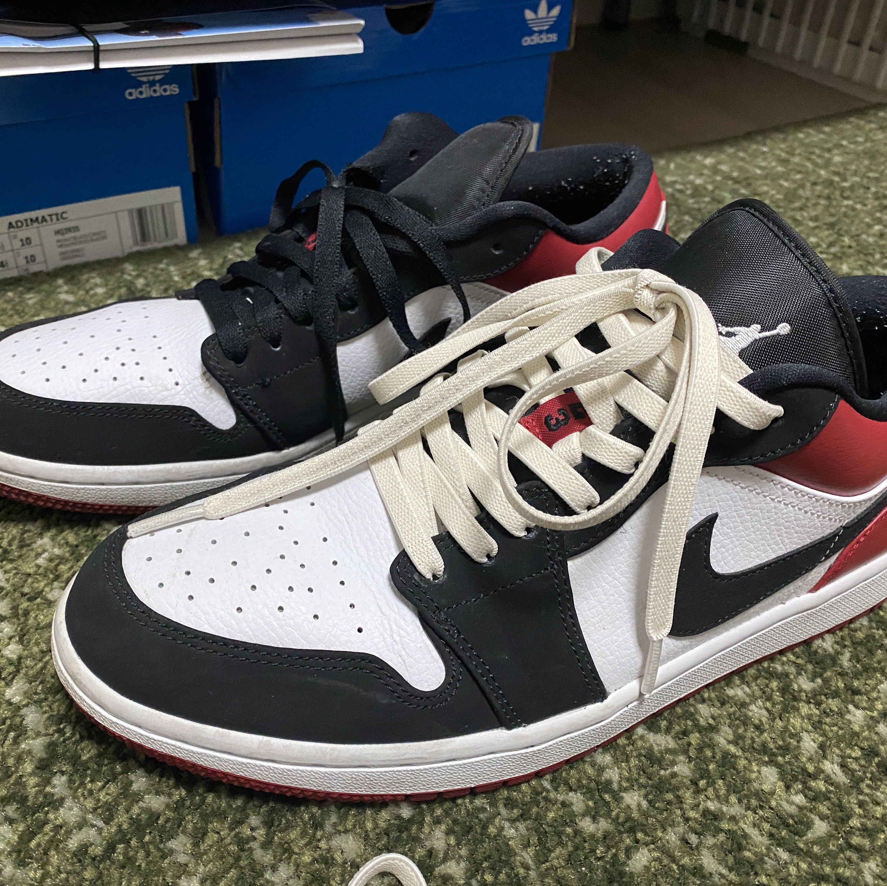 Jordan 1 Low Black Toe 착용 스타일
