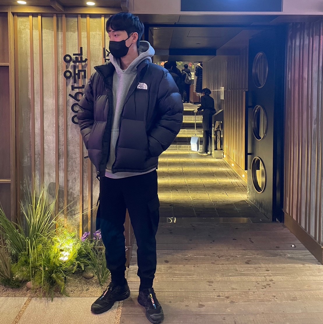 Juun.J Cargo Jogger Pants Black - 22FW, Salomon XT-6 ADV Black 착용 스타일 - 2