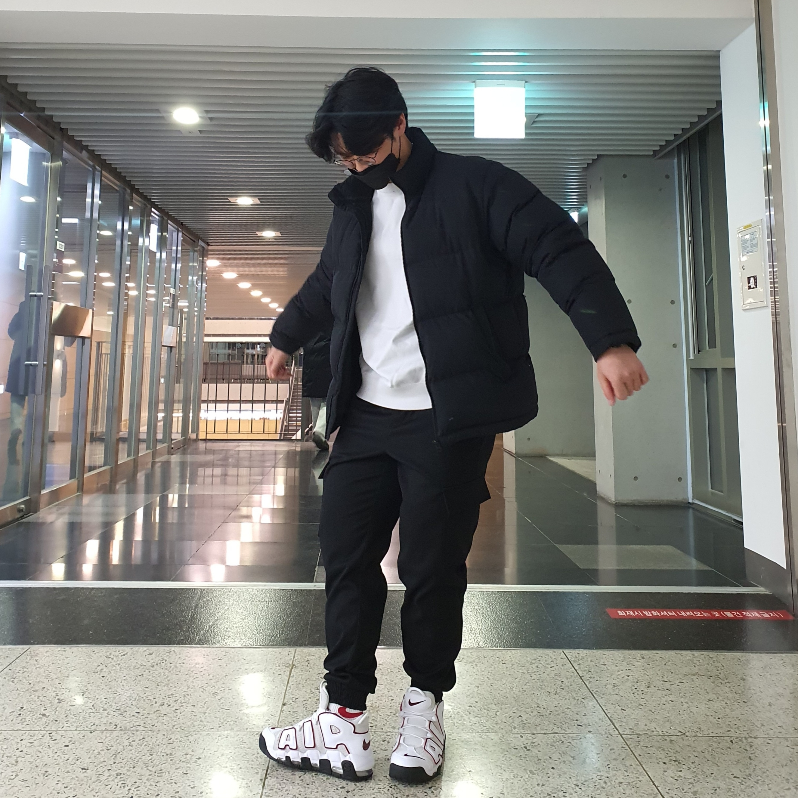 Nike Air More Uptempo 96 White Team Red 착용 스타일