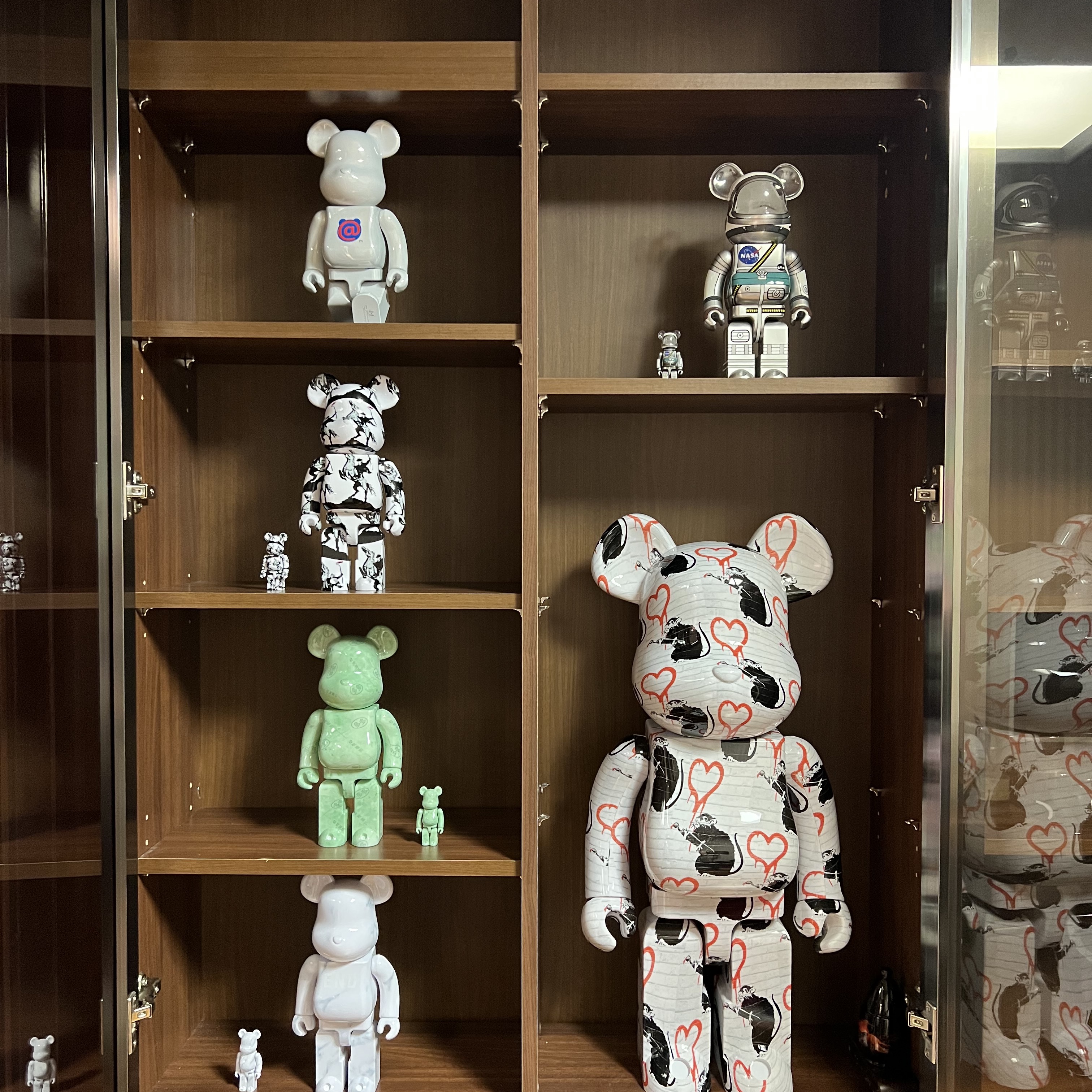 Bearbrick Banksy Love Rat 1000% 착용 스타일 - 5