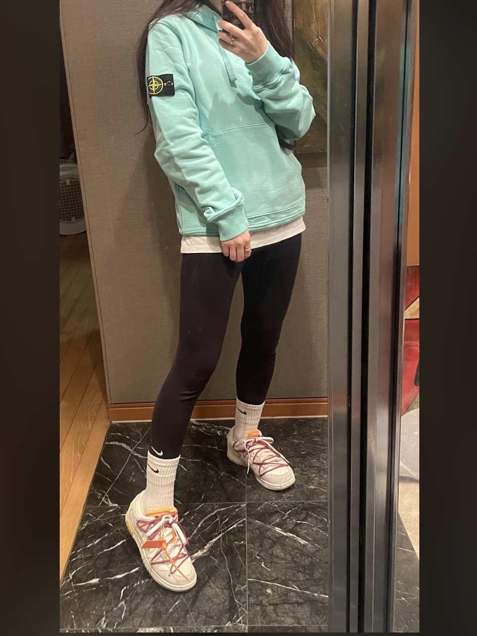 Stone Island 64151 Cotton Fleece Hooded Sweatshirt Aqua - 21SS, Nike x Off-White Dunk Low The 50 - Lot 35 착용 스타일 - 1