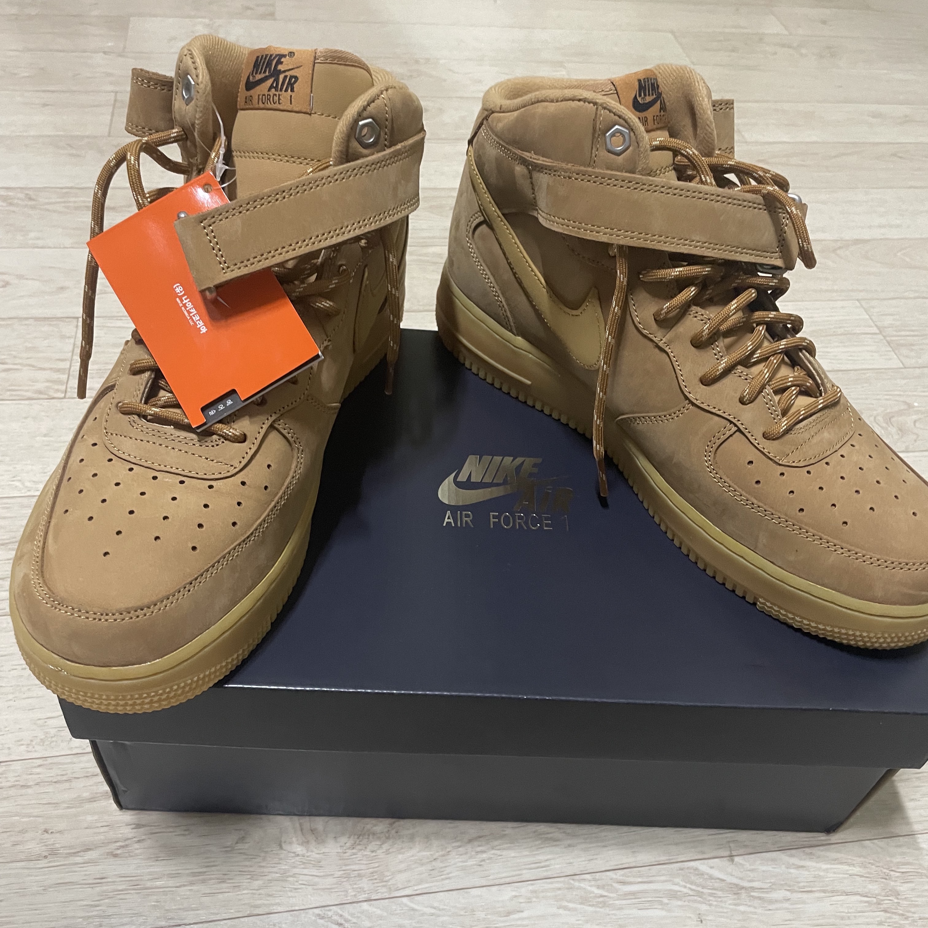 Nike Air Force 1 Mid '07 WB Flax 착용 스타일 - 3