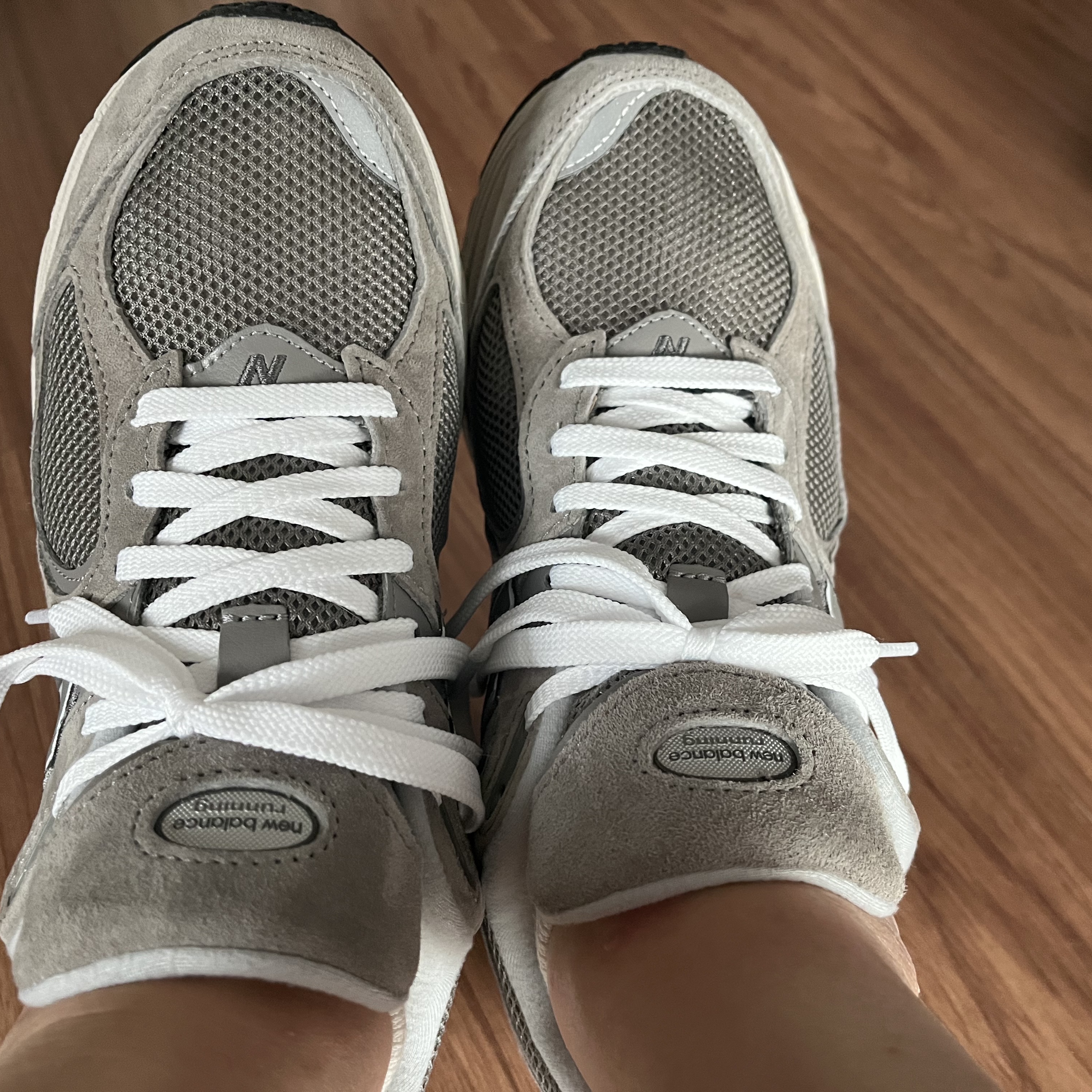New Balance 2002R Grey 착용 스타일