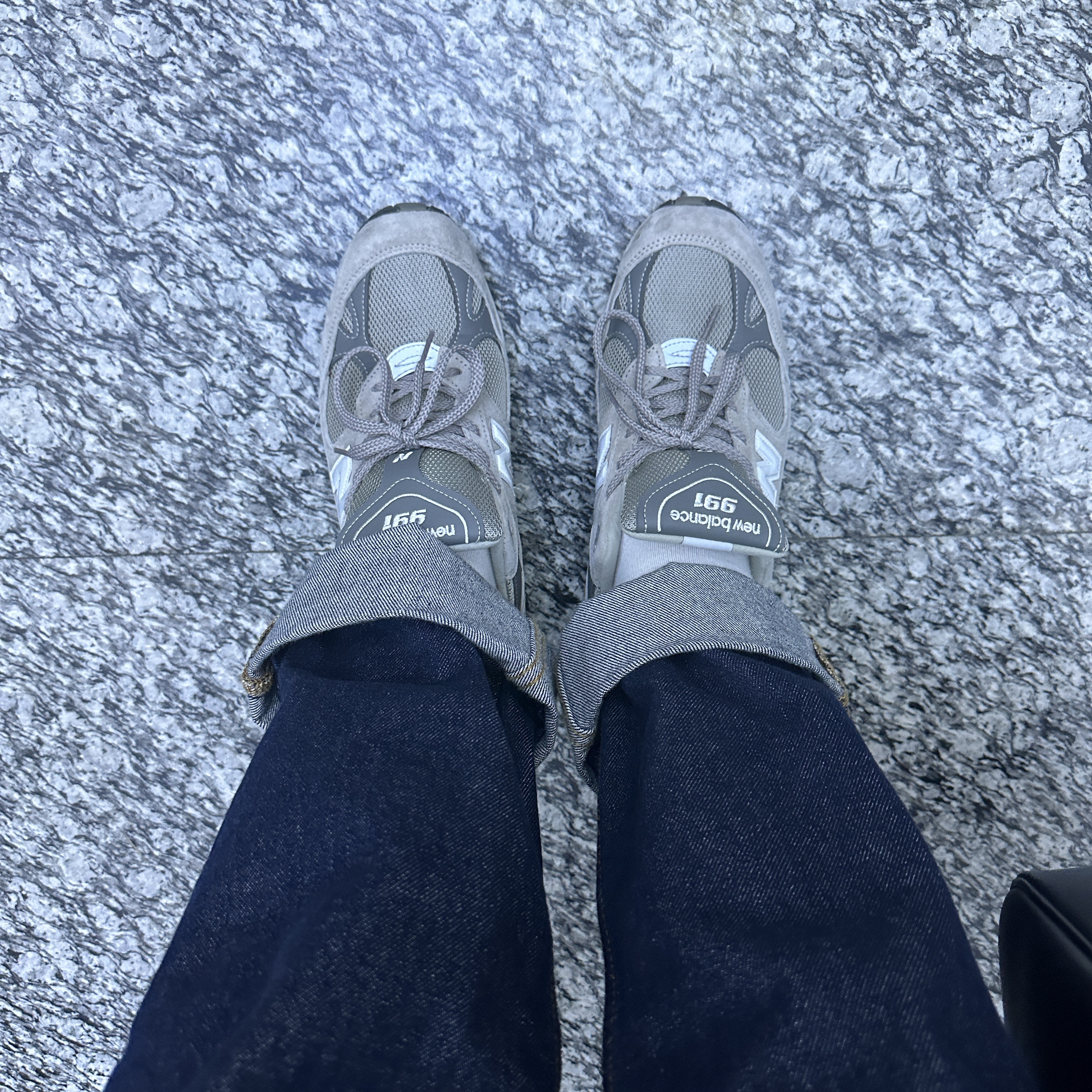 (W) New Balance 991 Made in UK Grey 착용 스타일 - 5