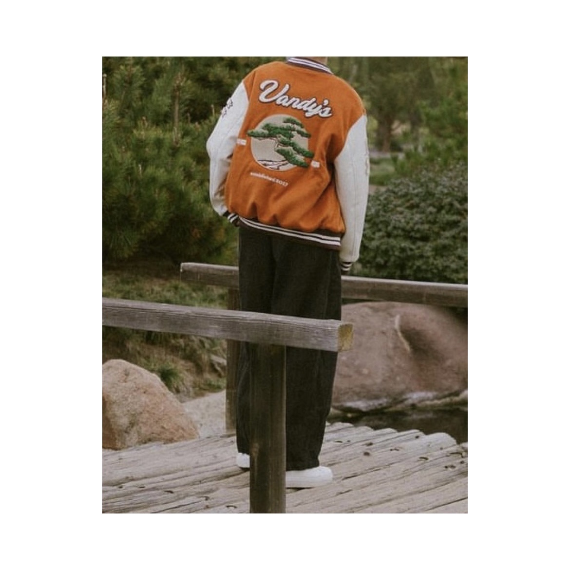 Vandy The Pink Bonsai Varsity Jacket 착용 스타일 - 2