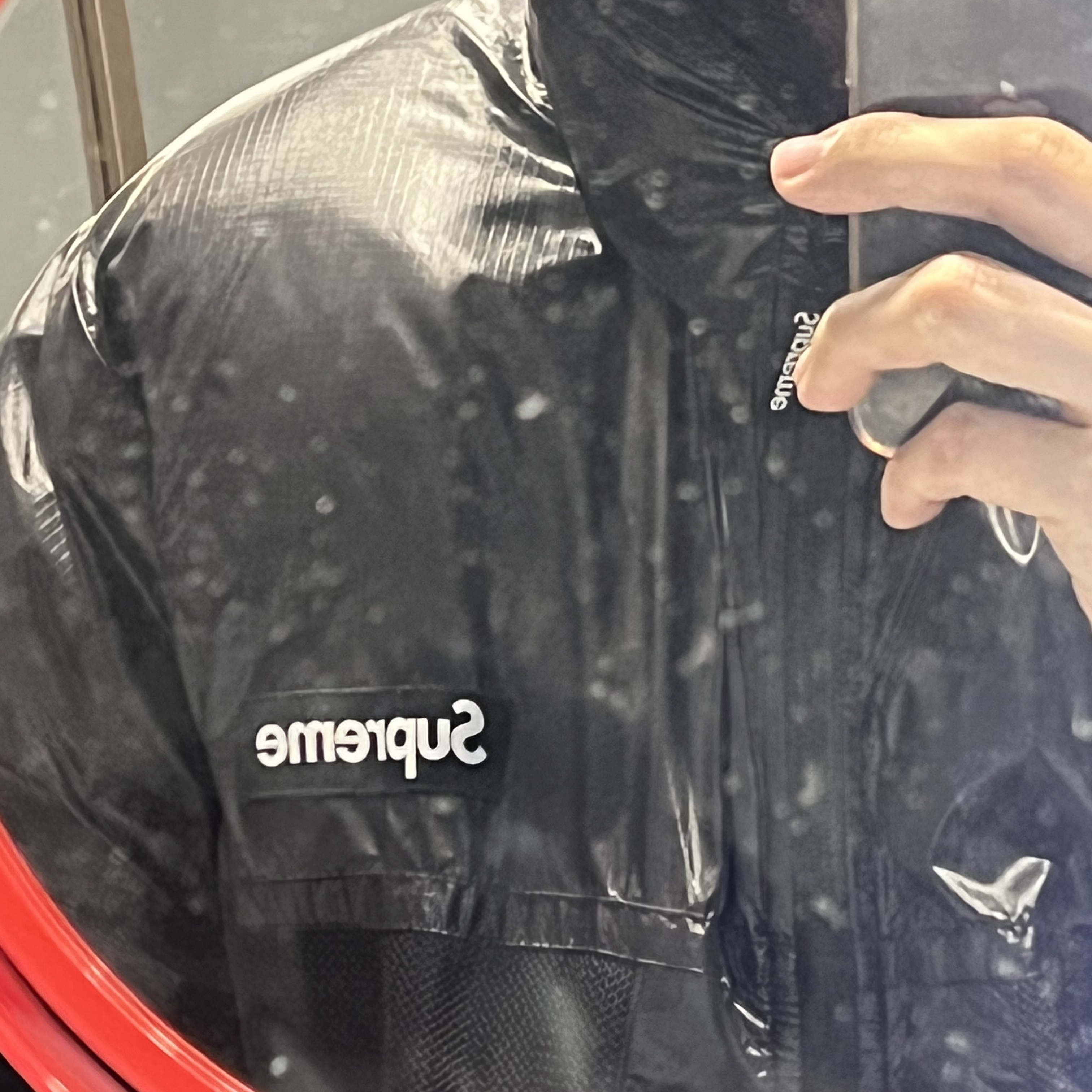 Supreme Reversible Featherweight Down Puffer Jacket Black - 22FW 착용 스타일