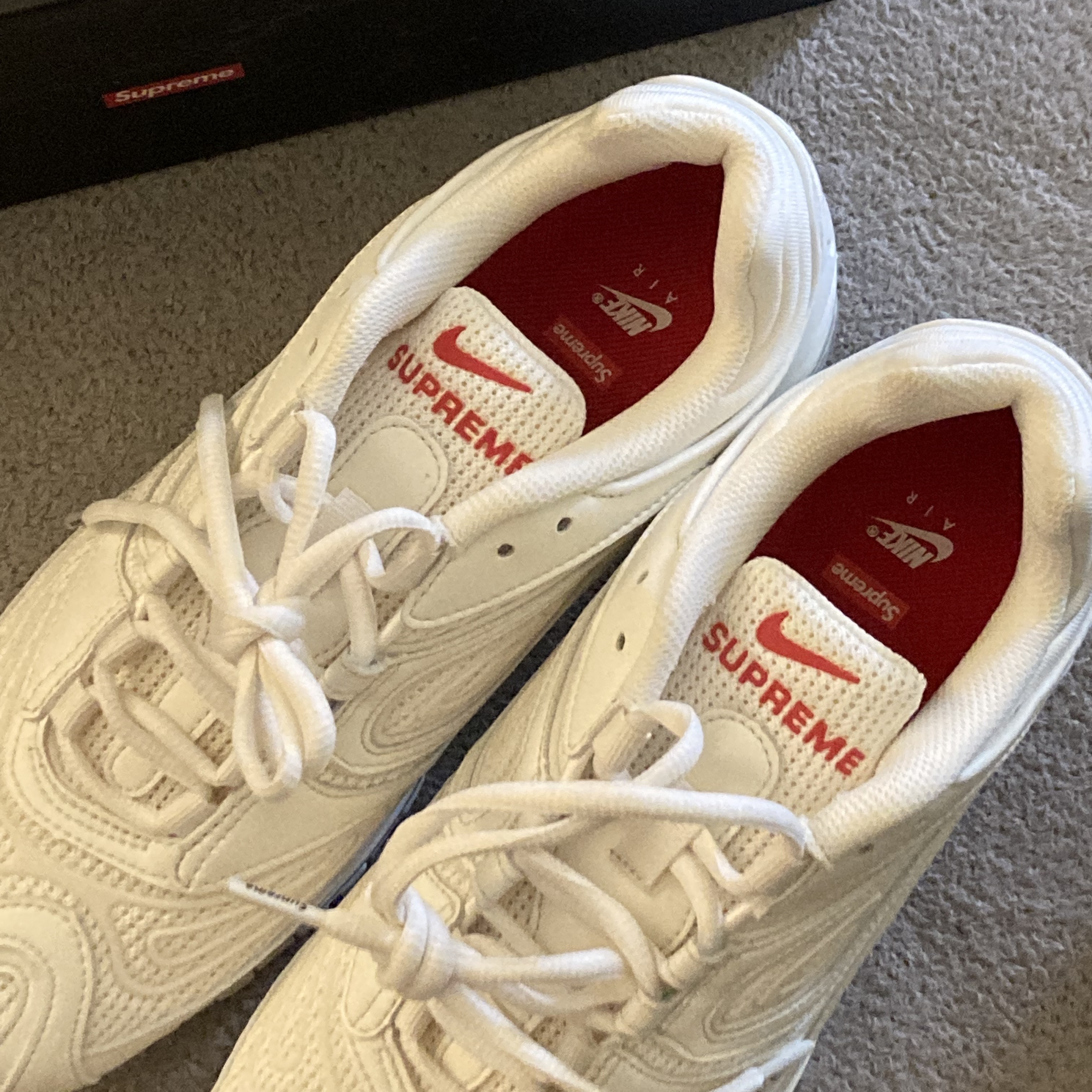 Nike x Supreme Air Max 98 TL White 착용 스타일 - 2