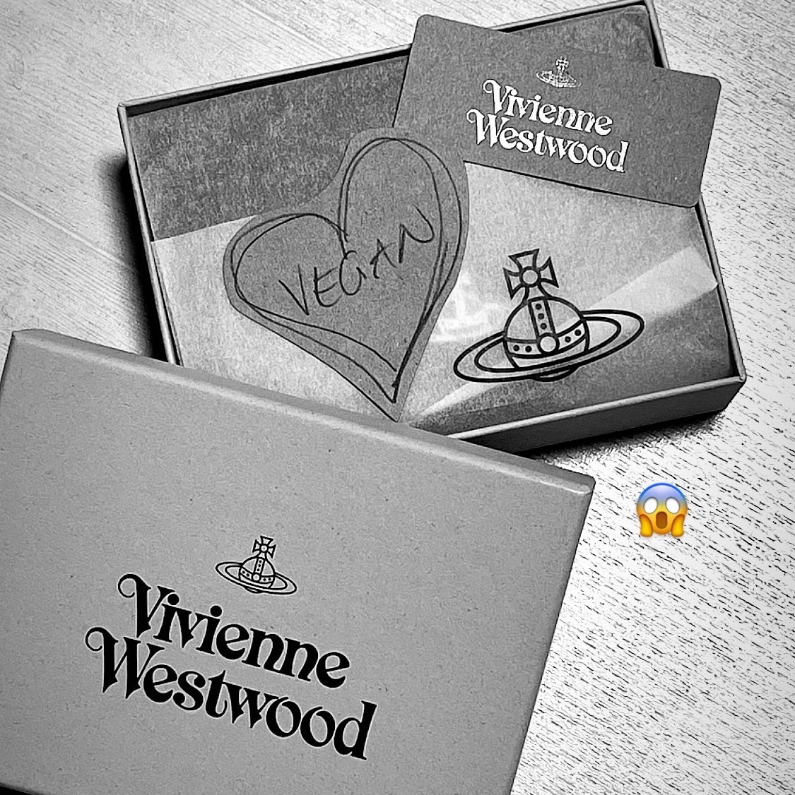 Vivienne Westwood Derby Bill Fold Wallet with Coin Pocket Black 착용 스타일 - 1