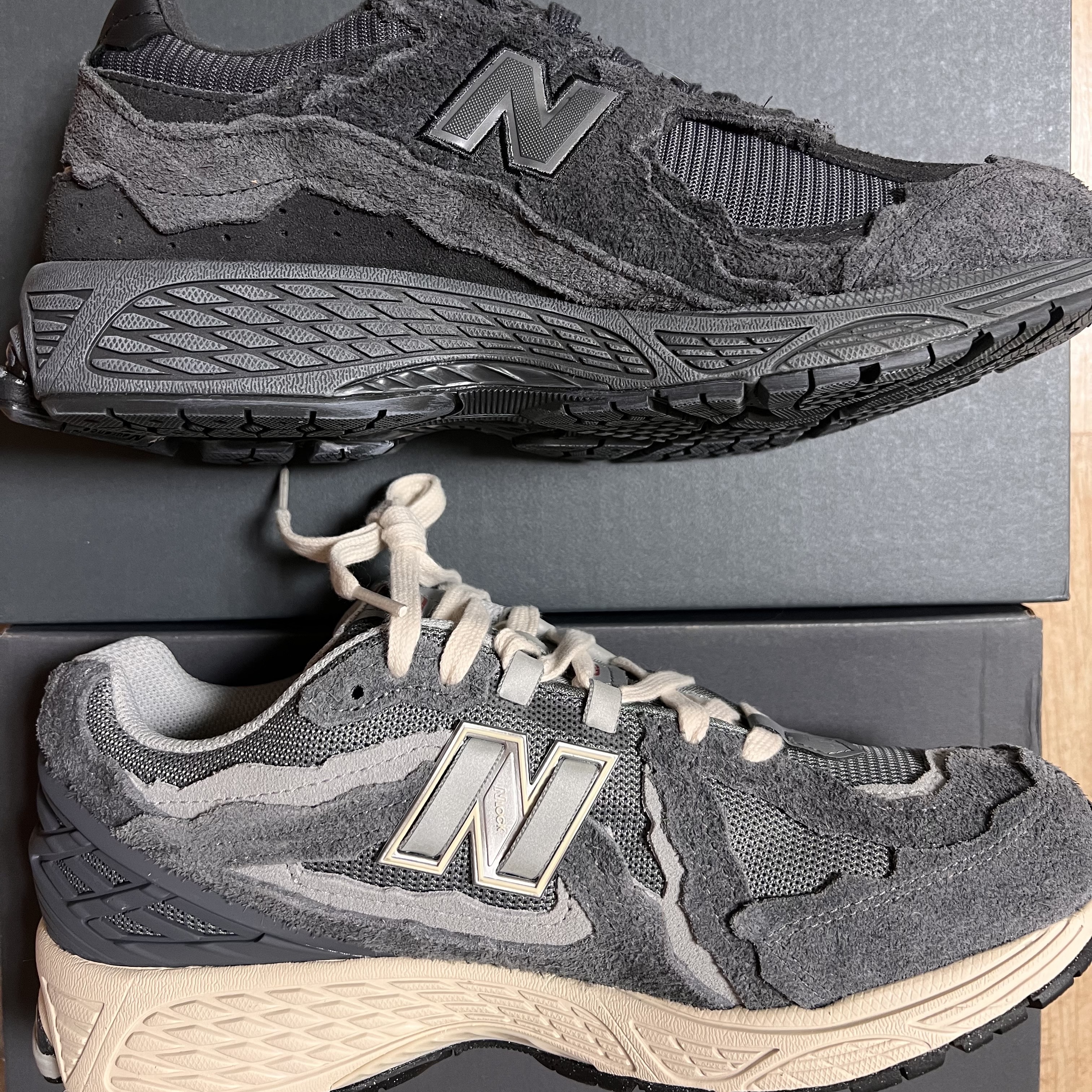 New Balance 1906D Protection Pack Castlerock, New Balance 2002R Protection Pack Phantom 착용 스타일 - 2