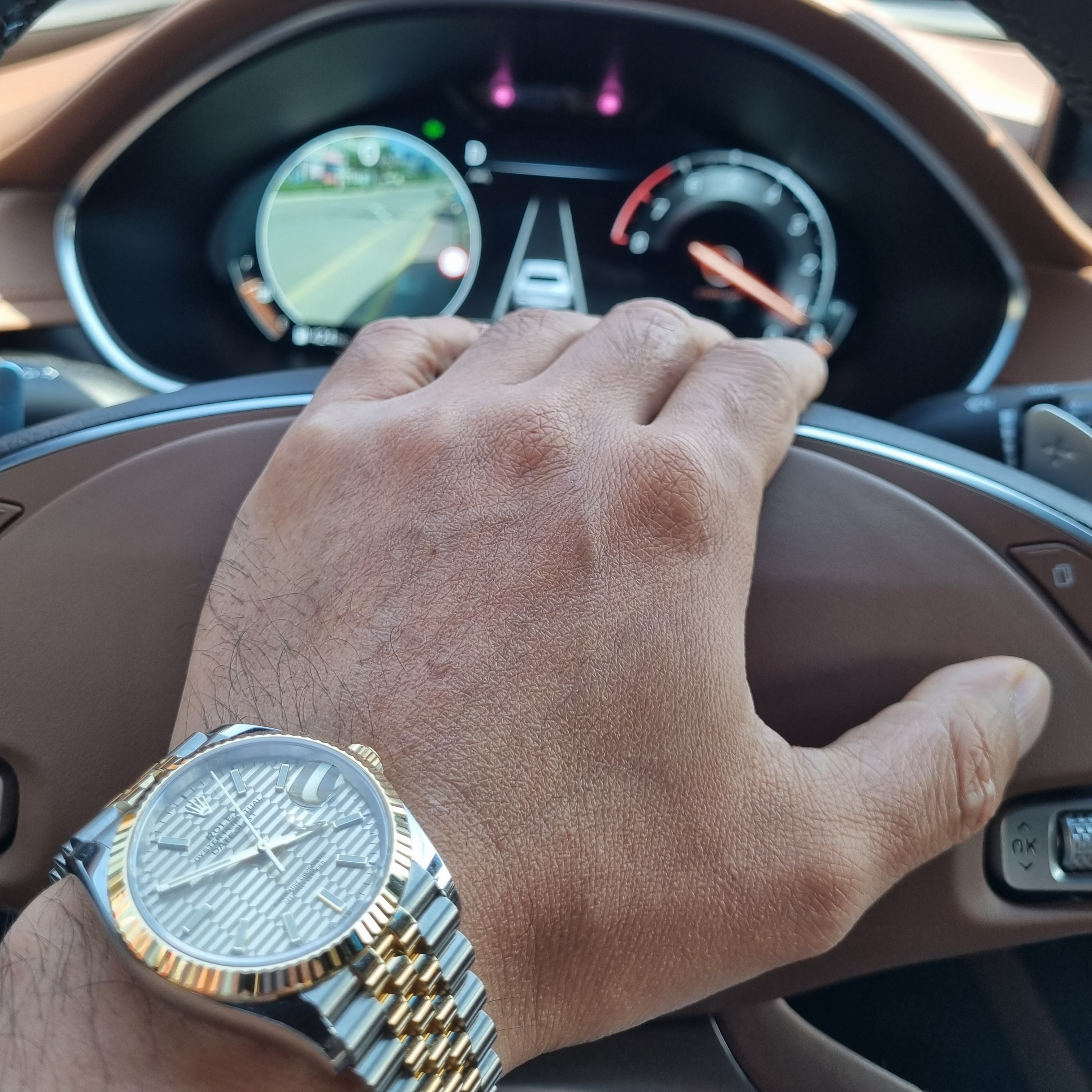 Rolex Datejust 36mm 126233 Fluted Motif Golden Jubilee 착용 스타일