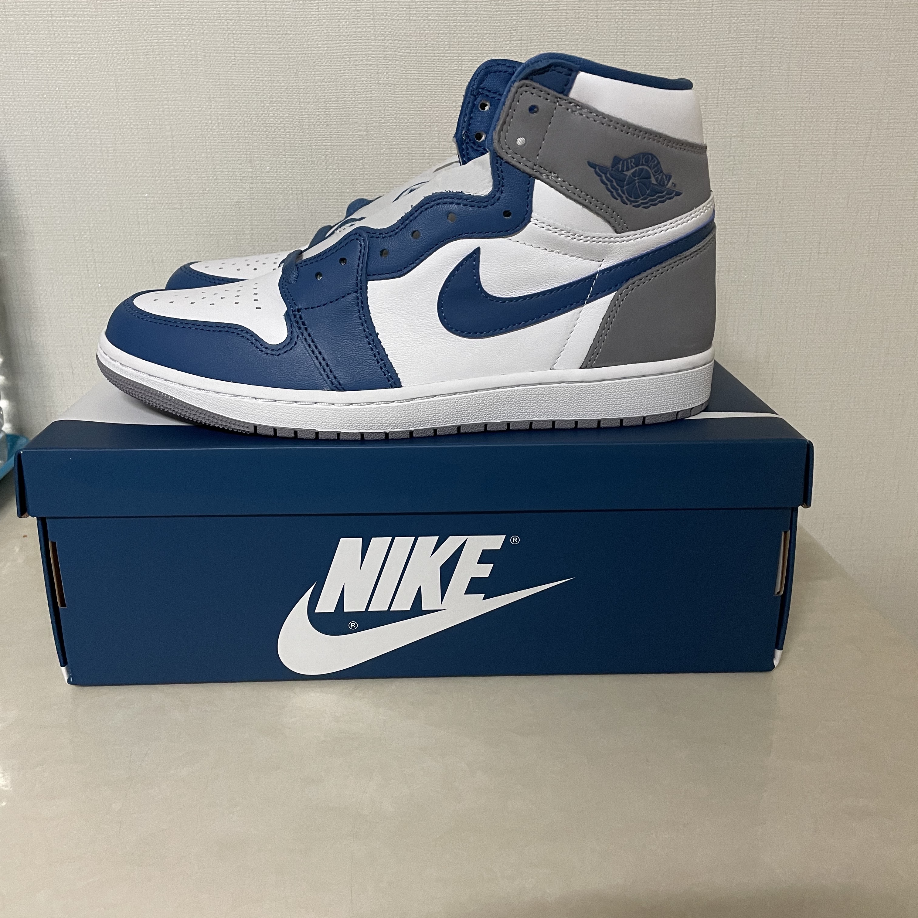 Jordan 1 Retro High OG True Blue 착용 스타일 - 3