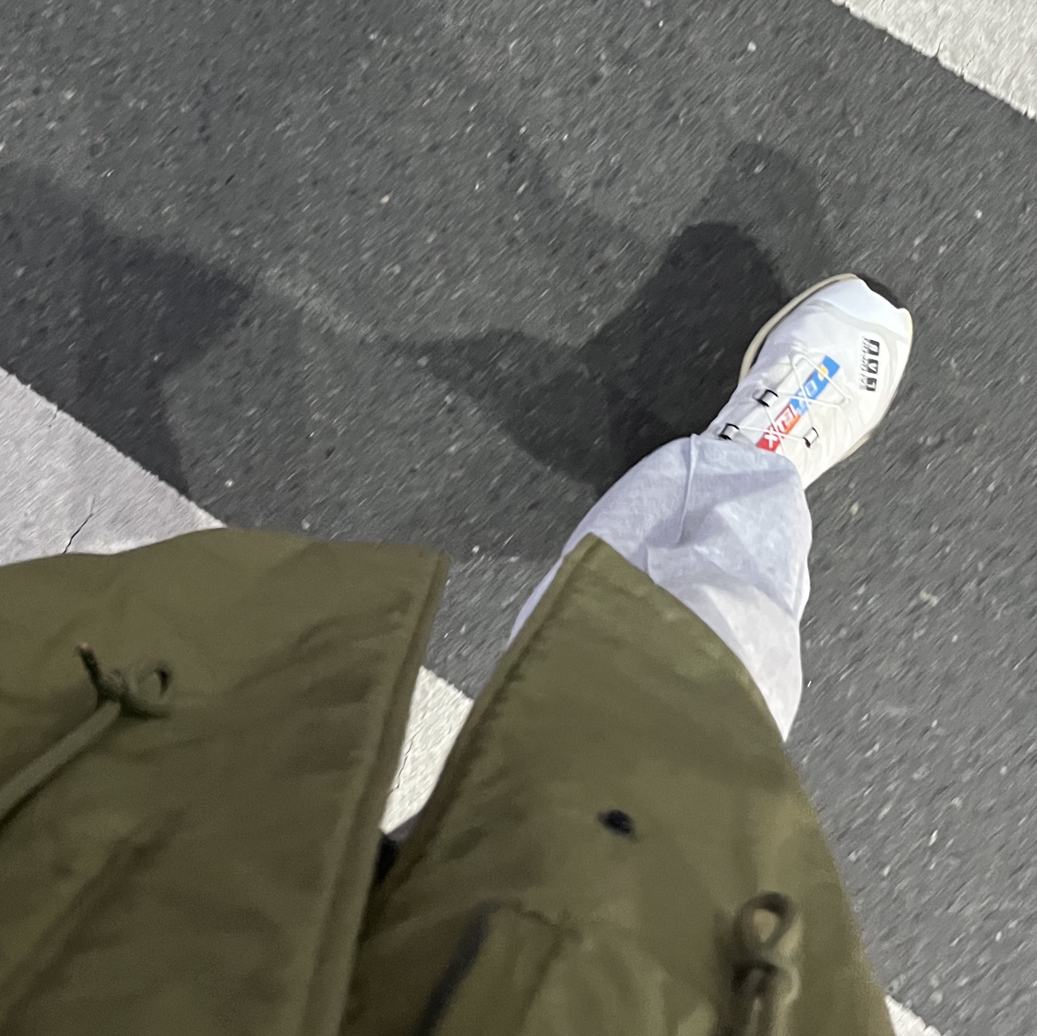 Salomon XT-4 White Lunar Rock 착용 스타일