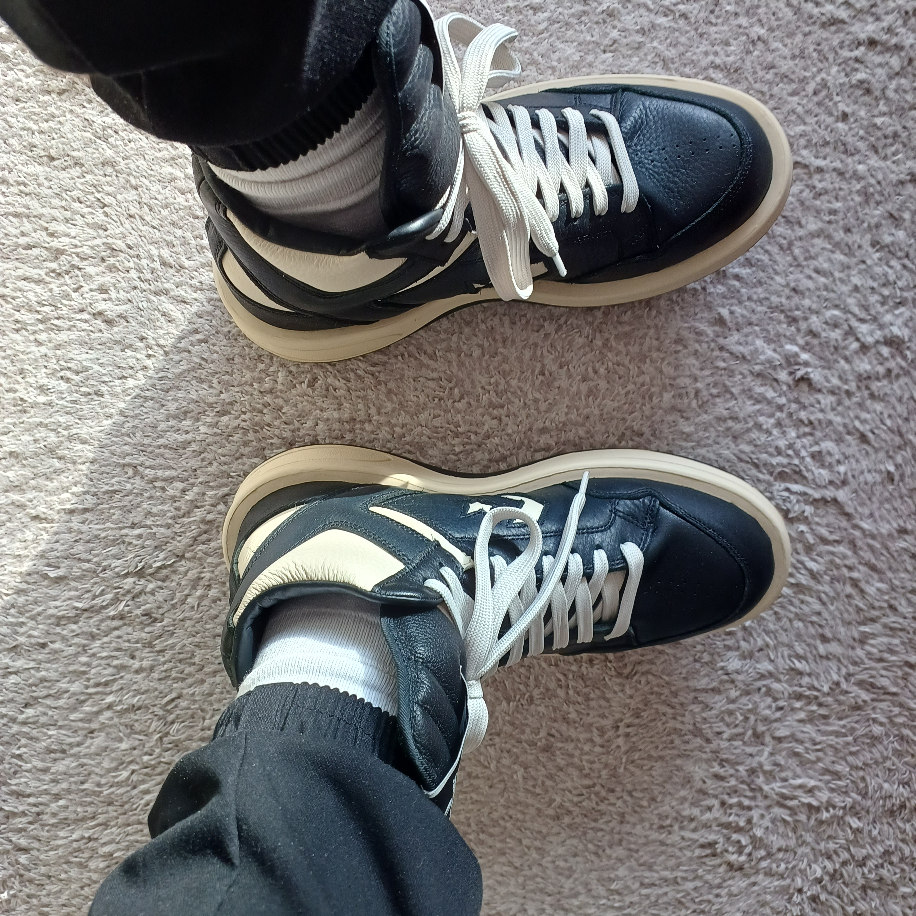 Converse x Drkshdw Turbowpn Black Cream 착용 스타일 - 1