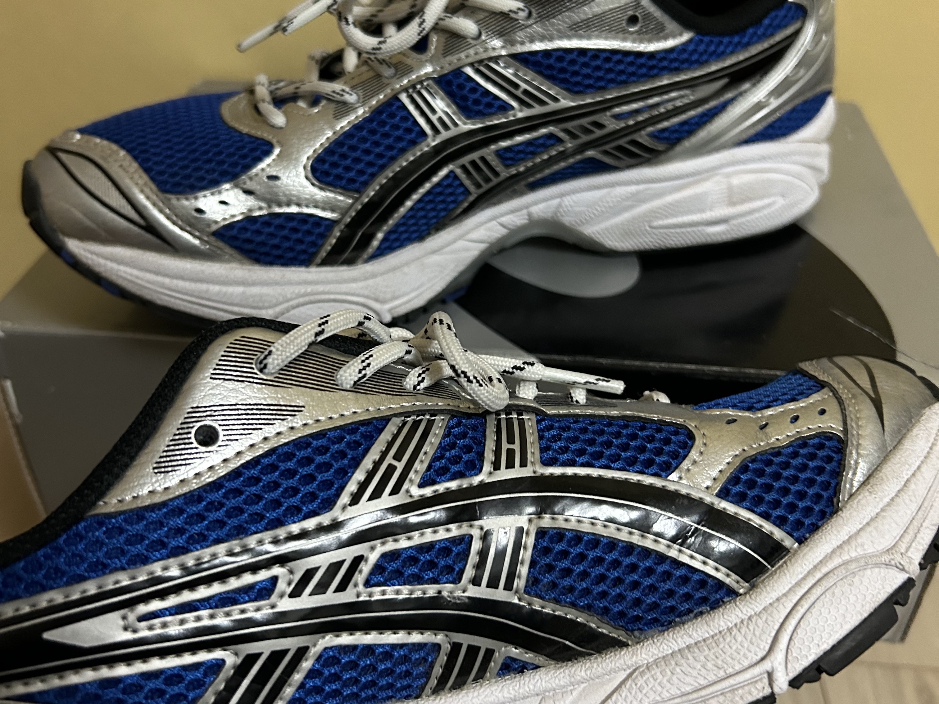Asics Gel-Kayano 14 Monaco Blue Black, Yeezy Gap Hoodie Blue 착용 스타일 - 3