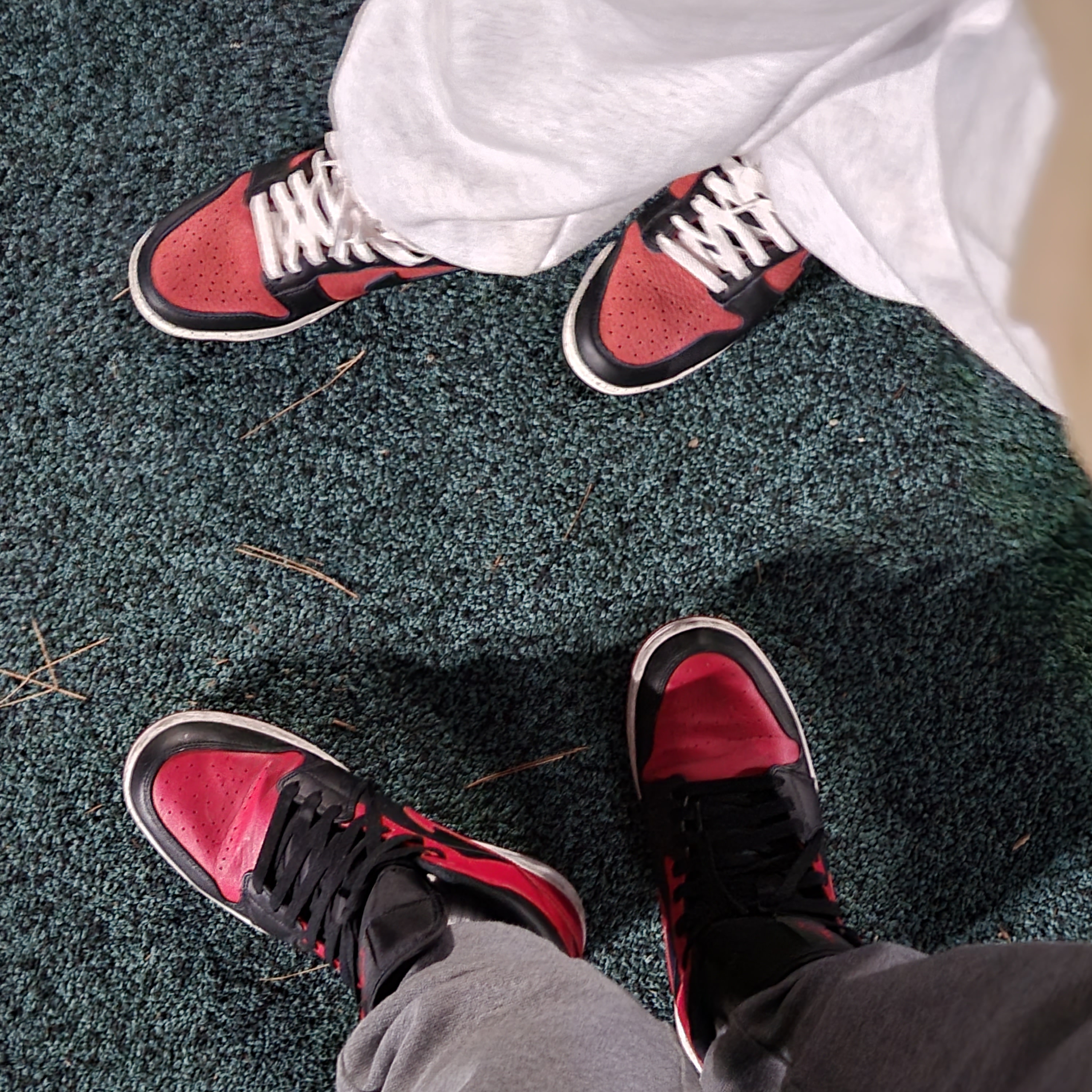 Jordan 1 Mid Bred Banned 2020, Nike x Undercover Dunk High 1985 Gym Red 착용 스타일