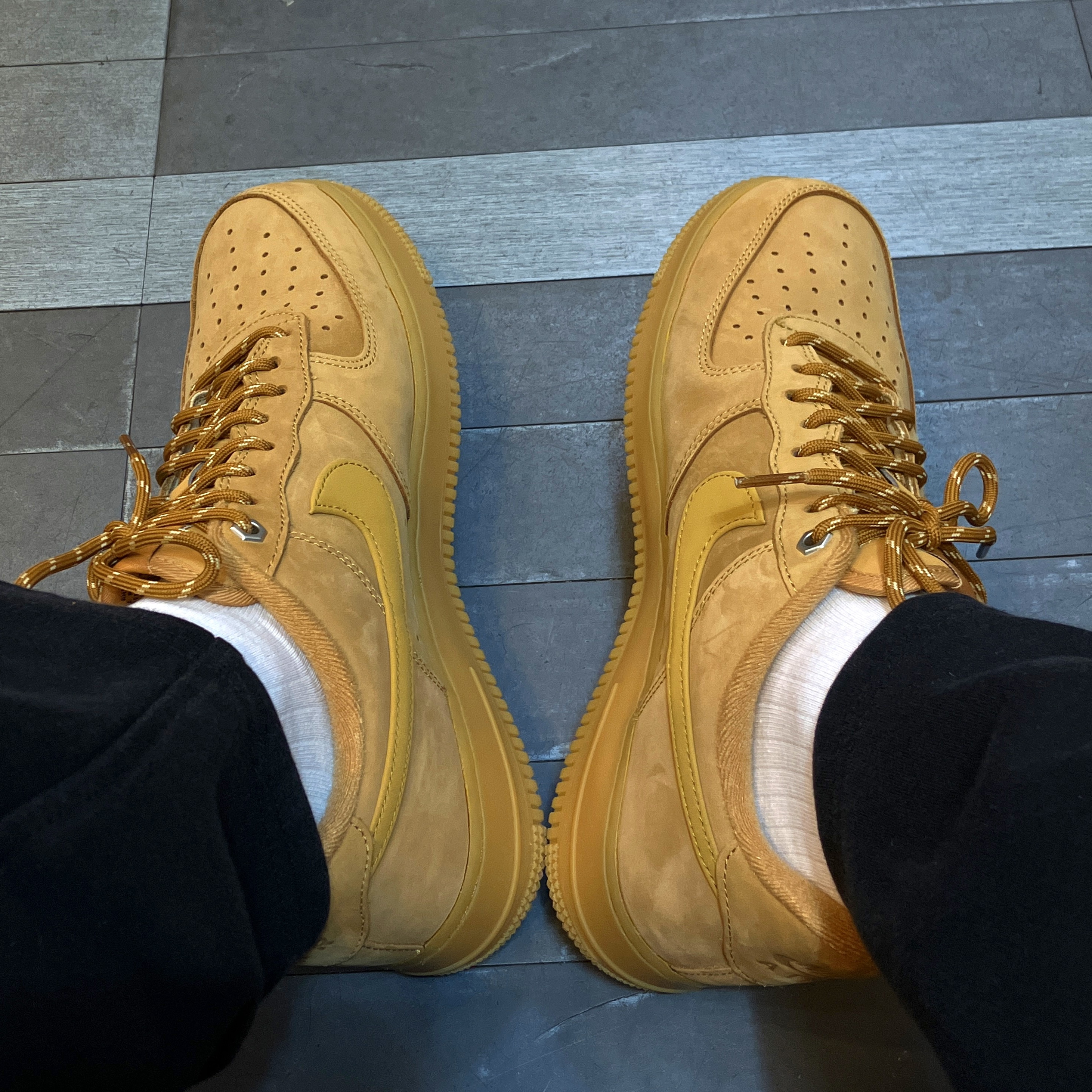 Nike Air Force 1 '07 WB Flax 착용 스타일