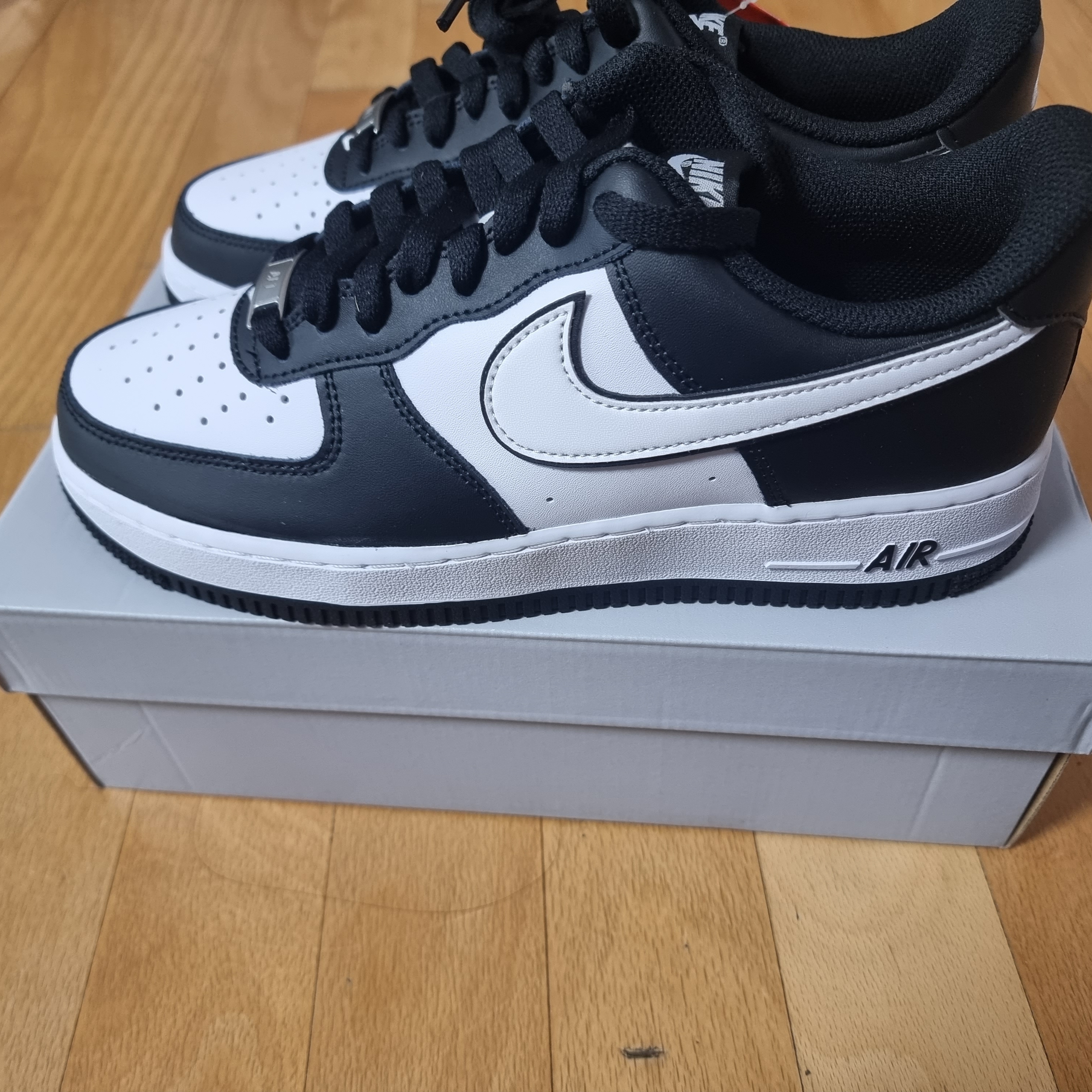 Nike Air Force 1 '07 Black White 착용 스타일 - 2