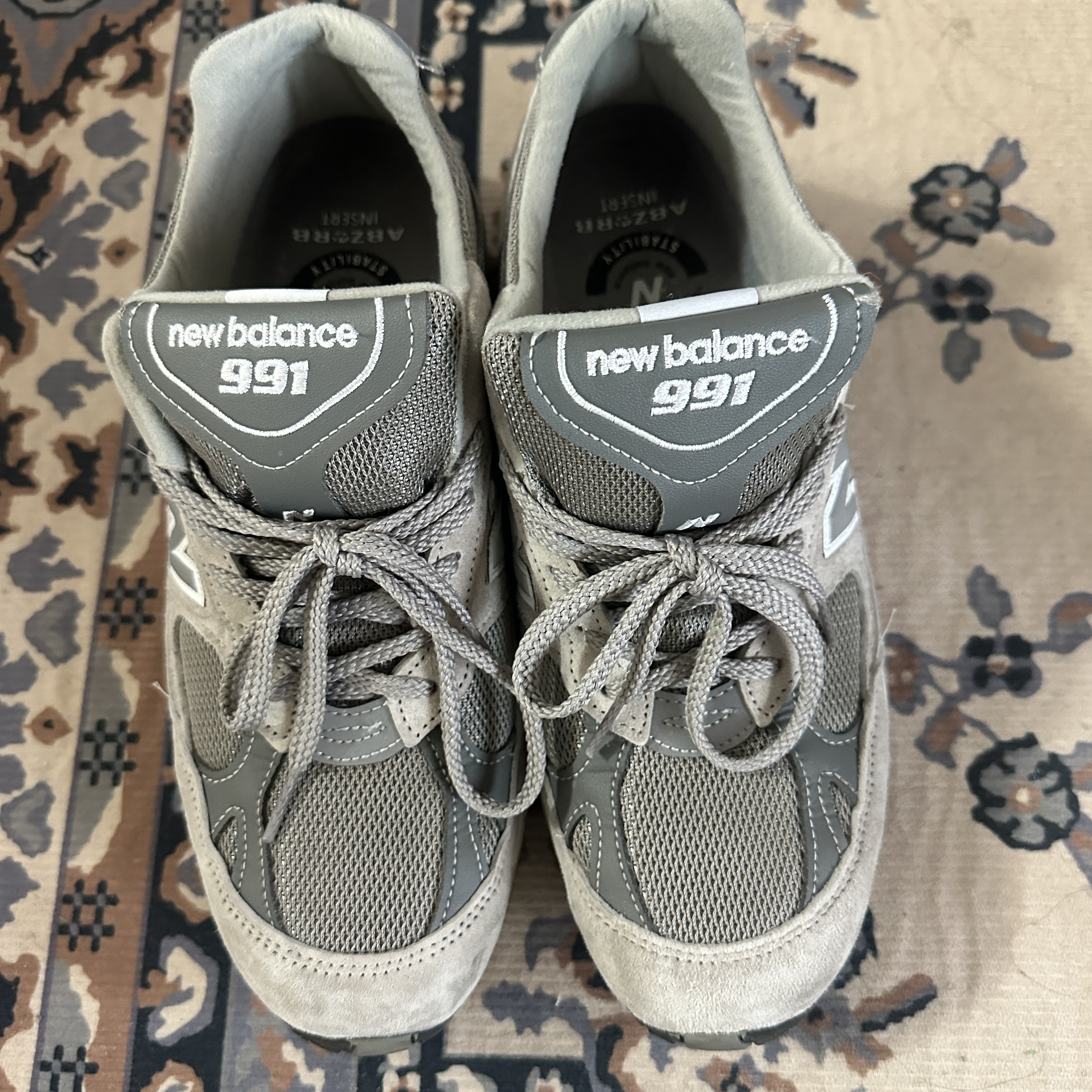 (W) New Balance 991 Made in UK Grey 착용 스타일 - 1