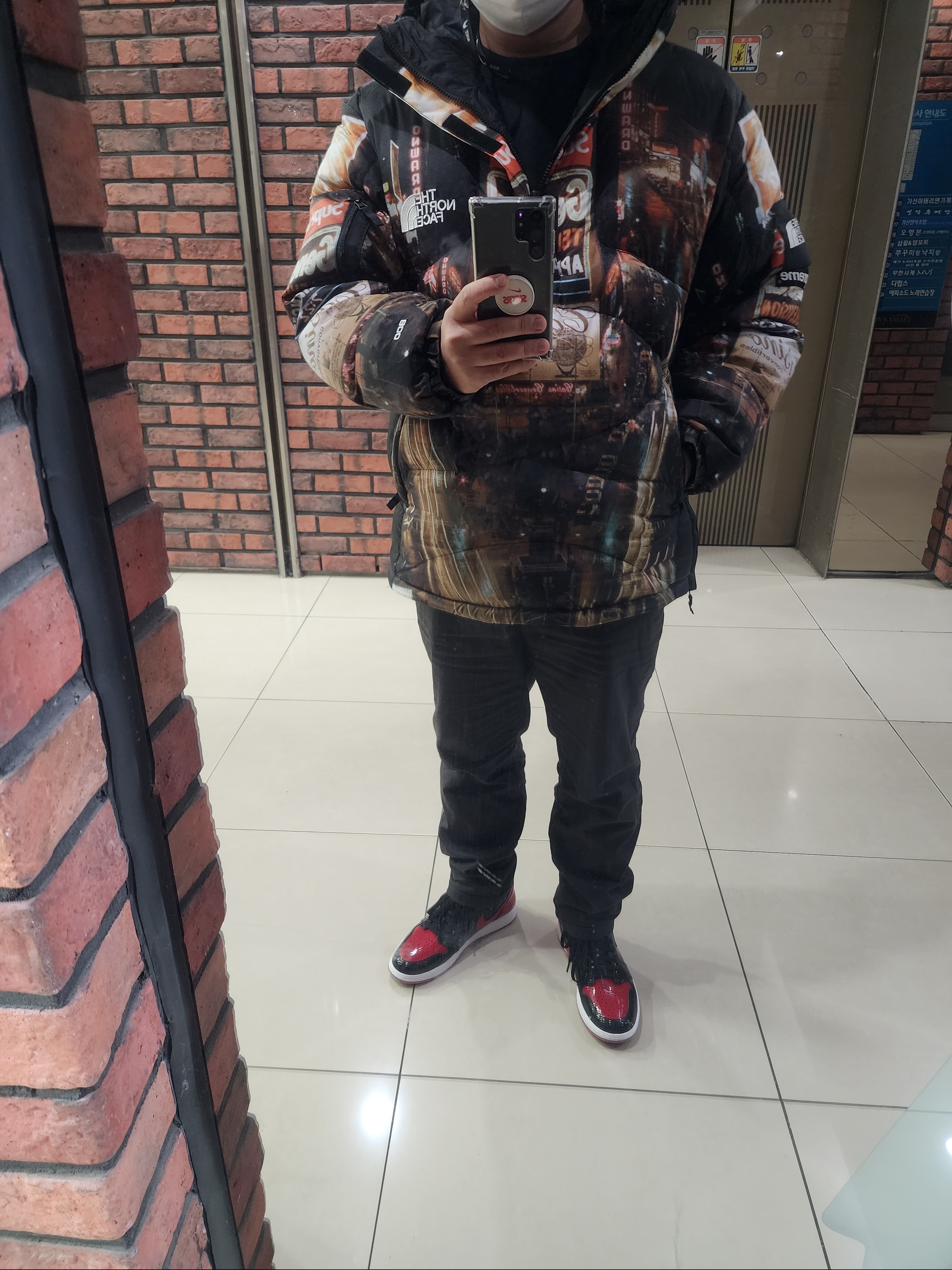 Supreme x The North Face 800-Fill Half Zip Hooded Pullover Times Square - 22FW, Jordan 1 Retro High OG Patent Bred 착용 스타일 - 2