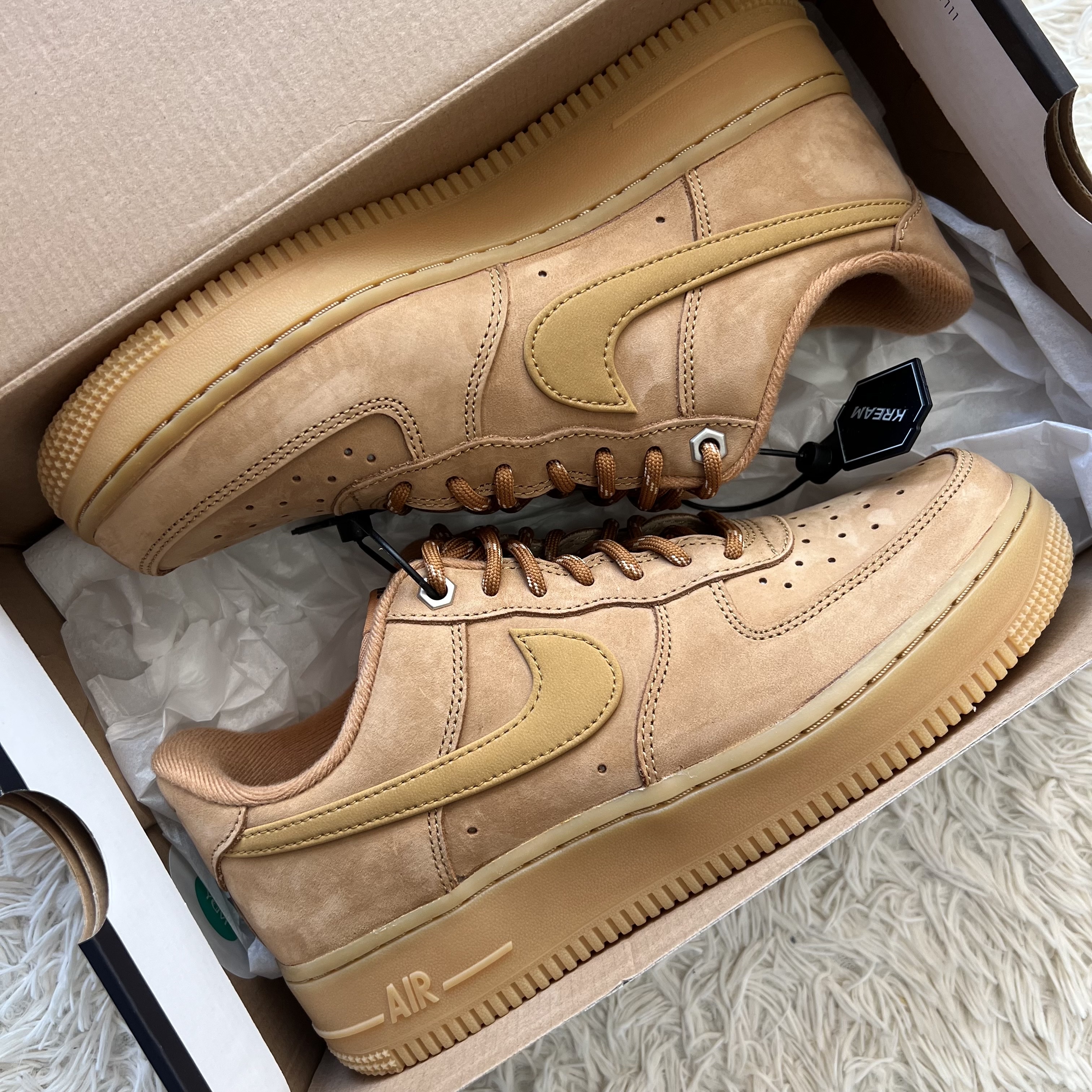 Nike Air Force 1 '07 WB Flax 착용 스타일 - 2